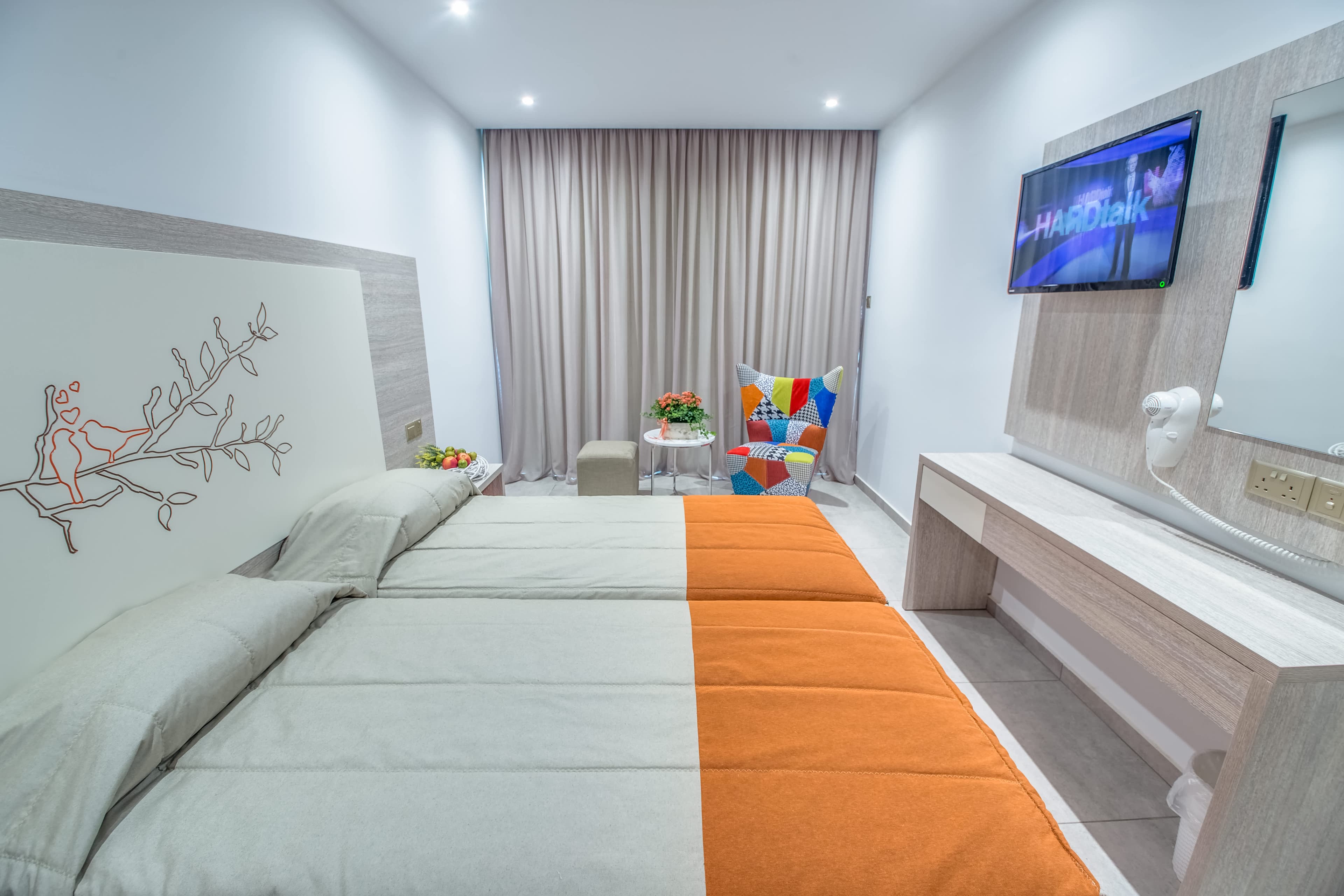 Nicholas Color Hotel Ansicht 3