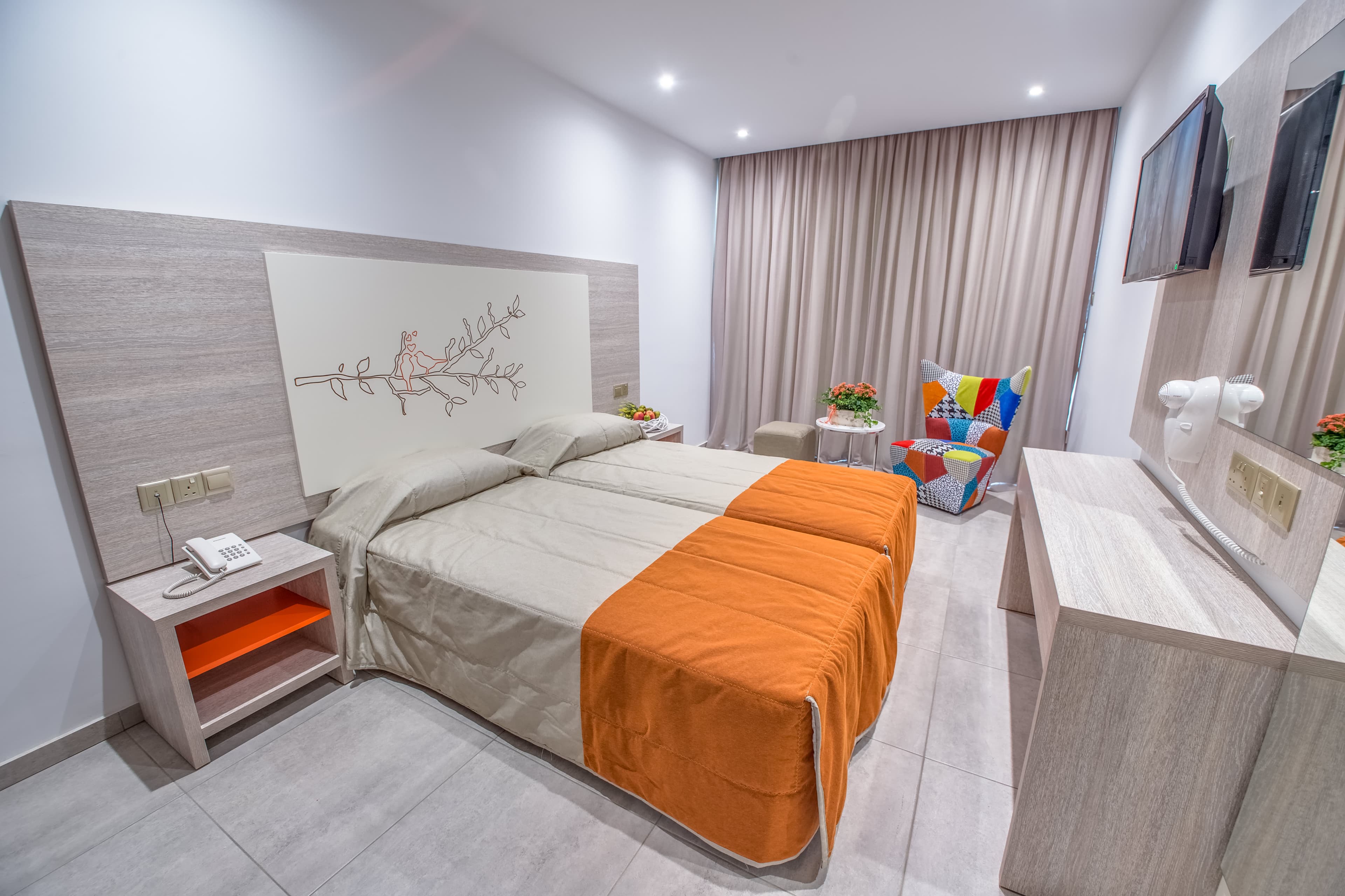 Nicholas Color Hotel Ansicht 4