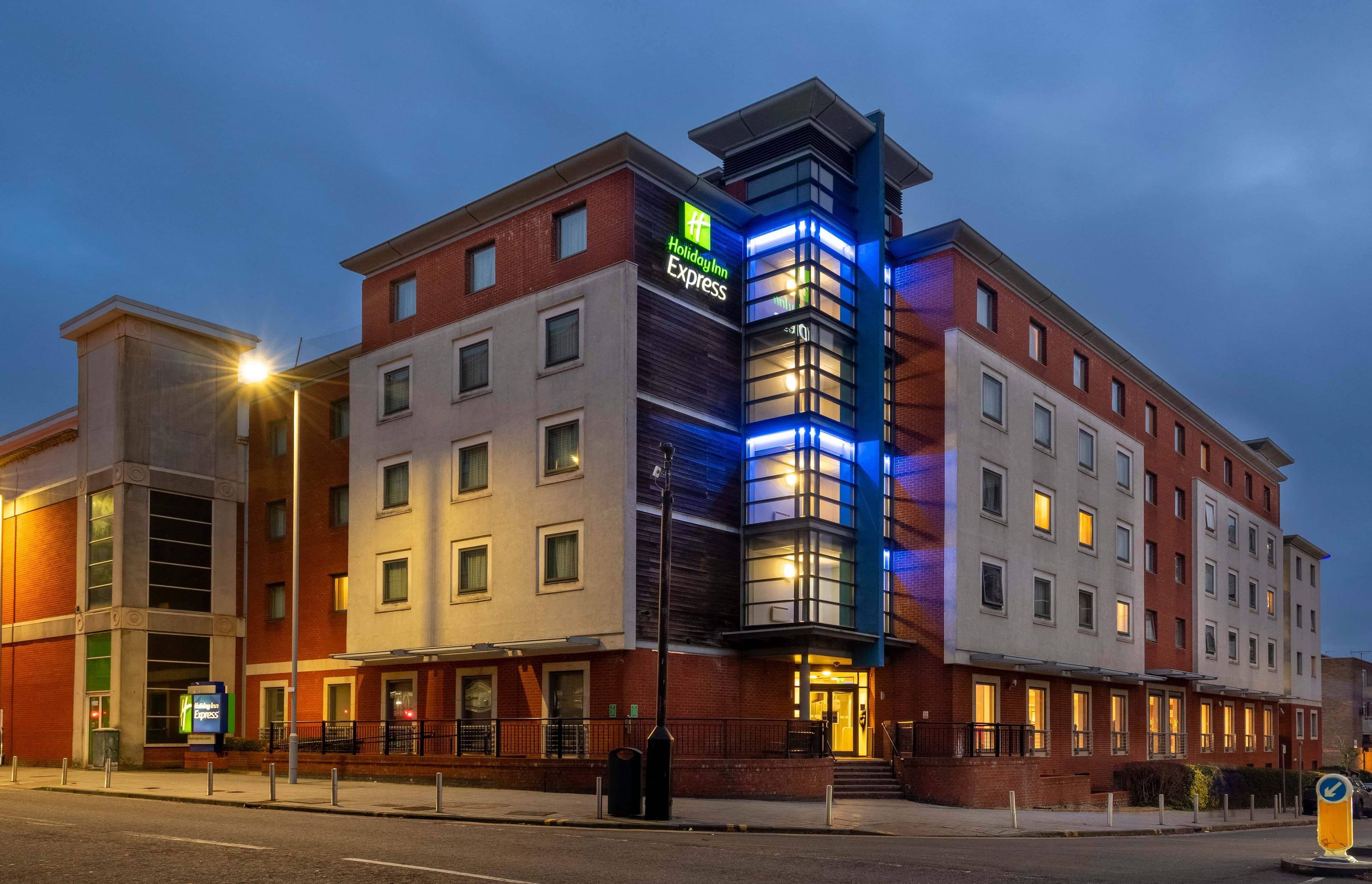 Hotel Holiday Inn Express Stevenage Ansicht 4