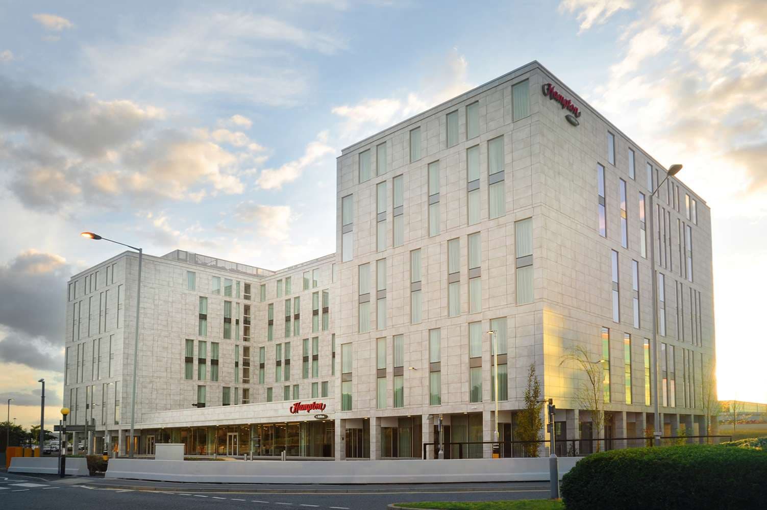 Hampton By Hilton London Stansted Airport Ansicht 2