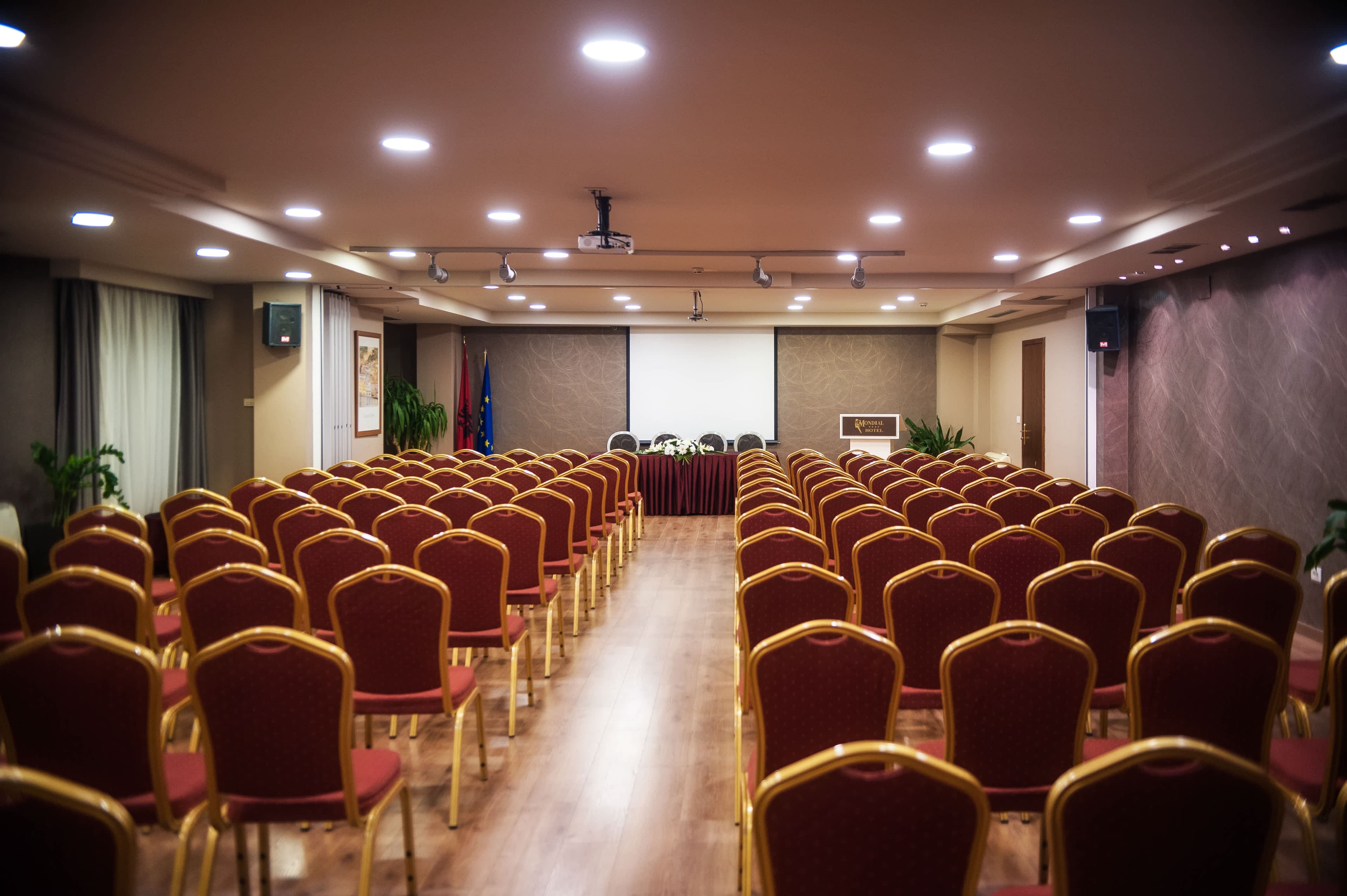 Hotel Mondial Tirana Ansicht 9