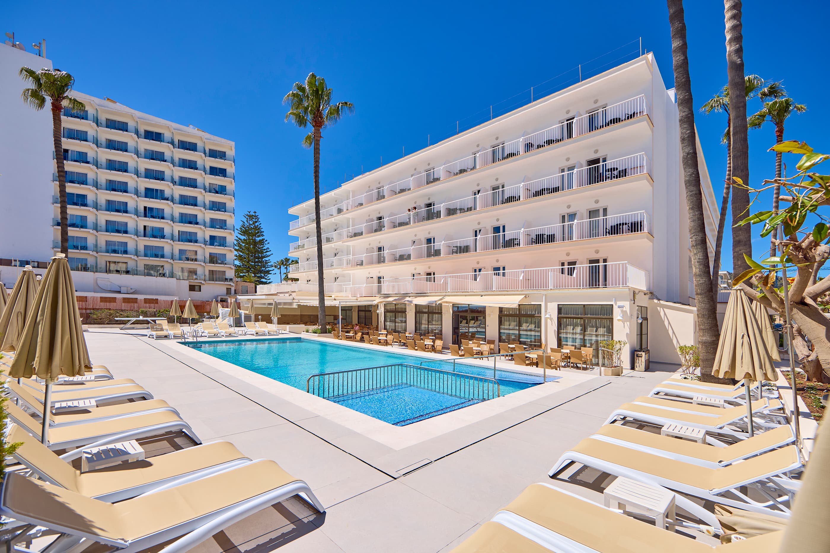 Universal Hotel Bikini