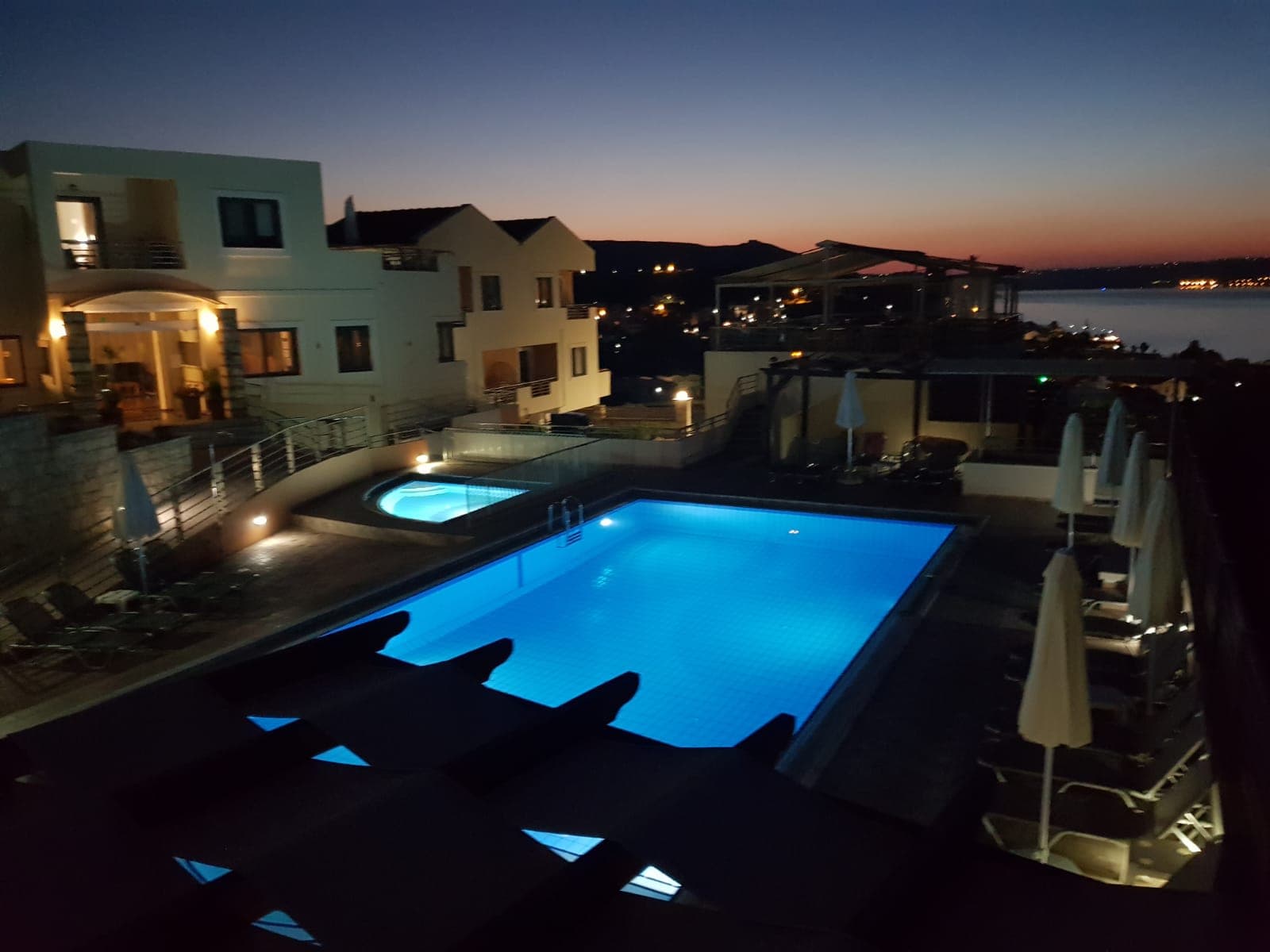 Hotel Sunrise Suites