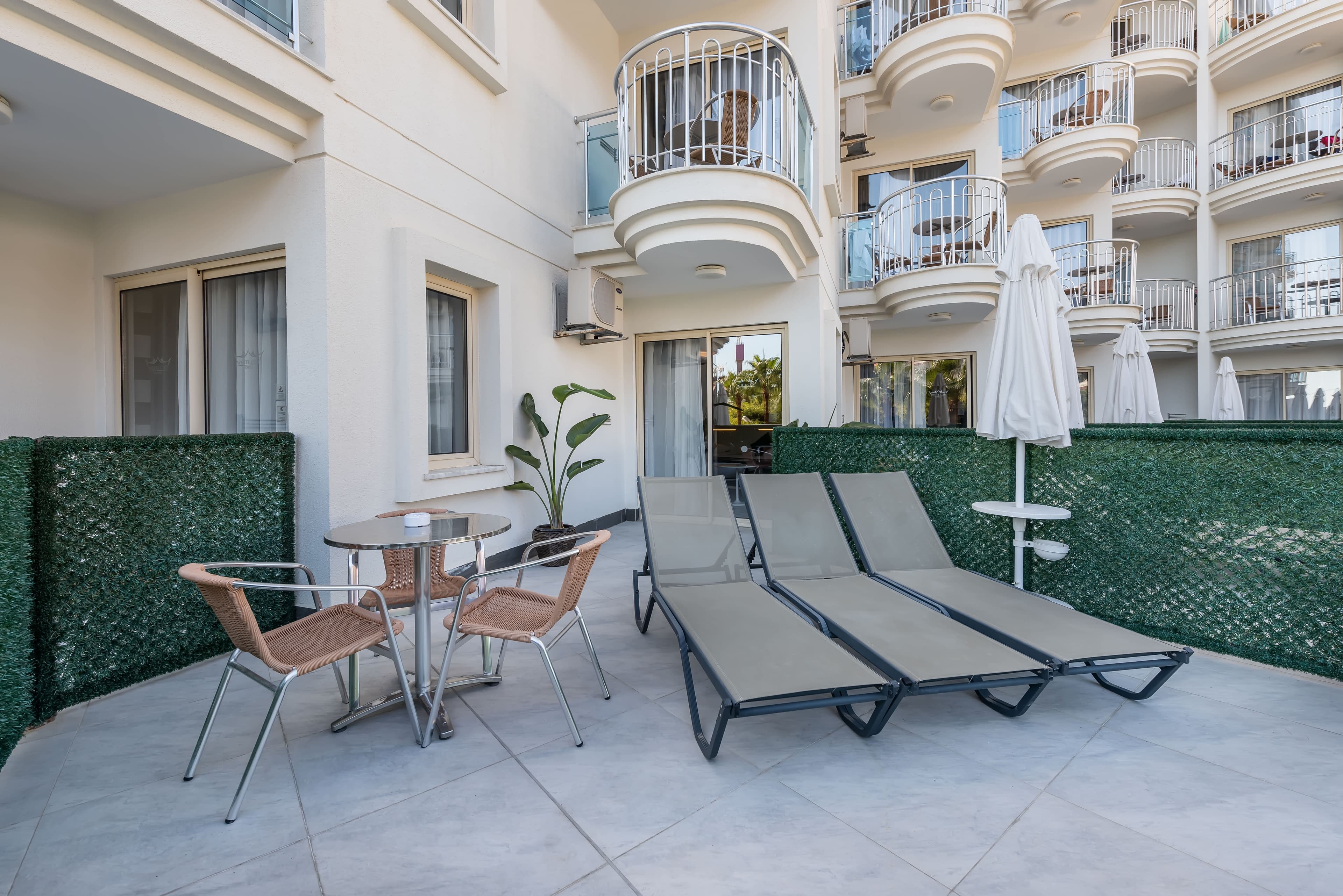 White City Beach Hotel Ansicht 6