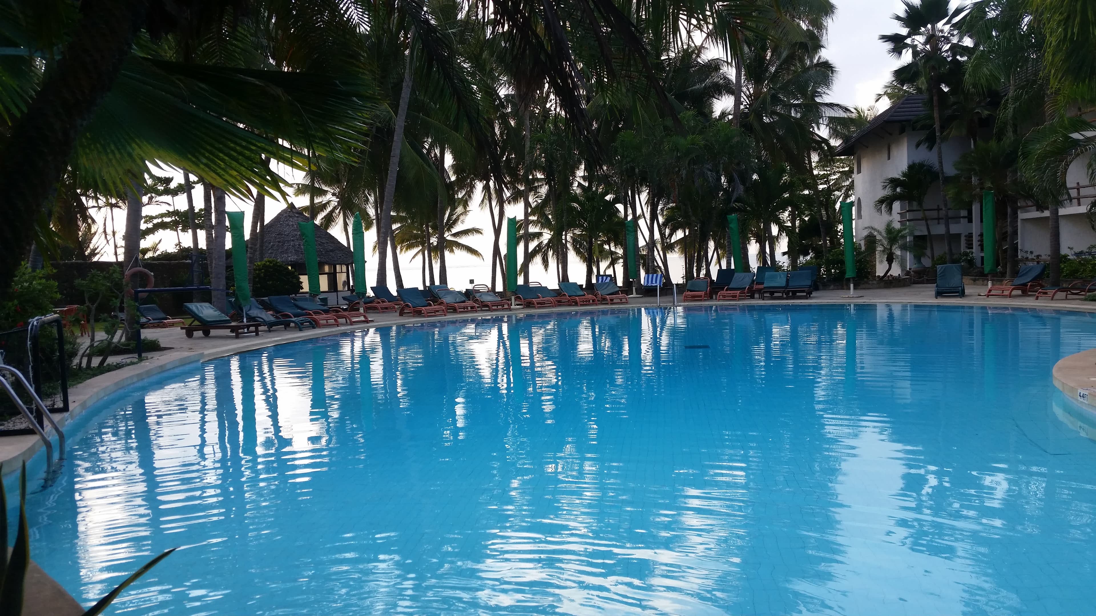 Travellers Beach Hotel & Club Ansicht 8