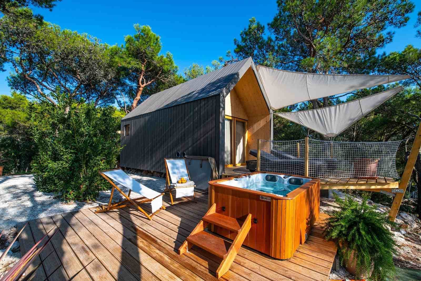 Arena One 99 Glamping Ansicht 2