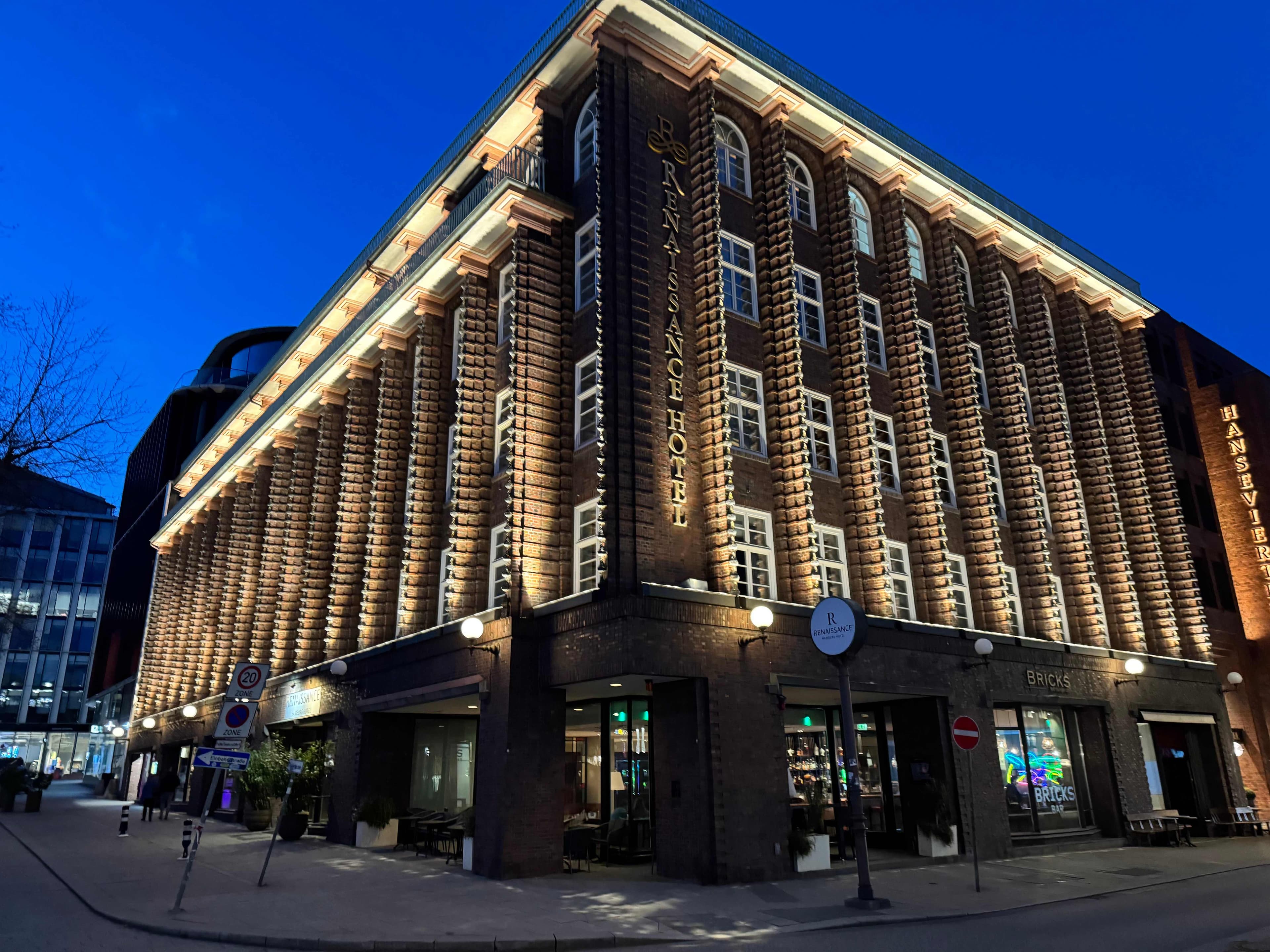 Renaissance Hamburg Hotel Ansicht 2