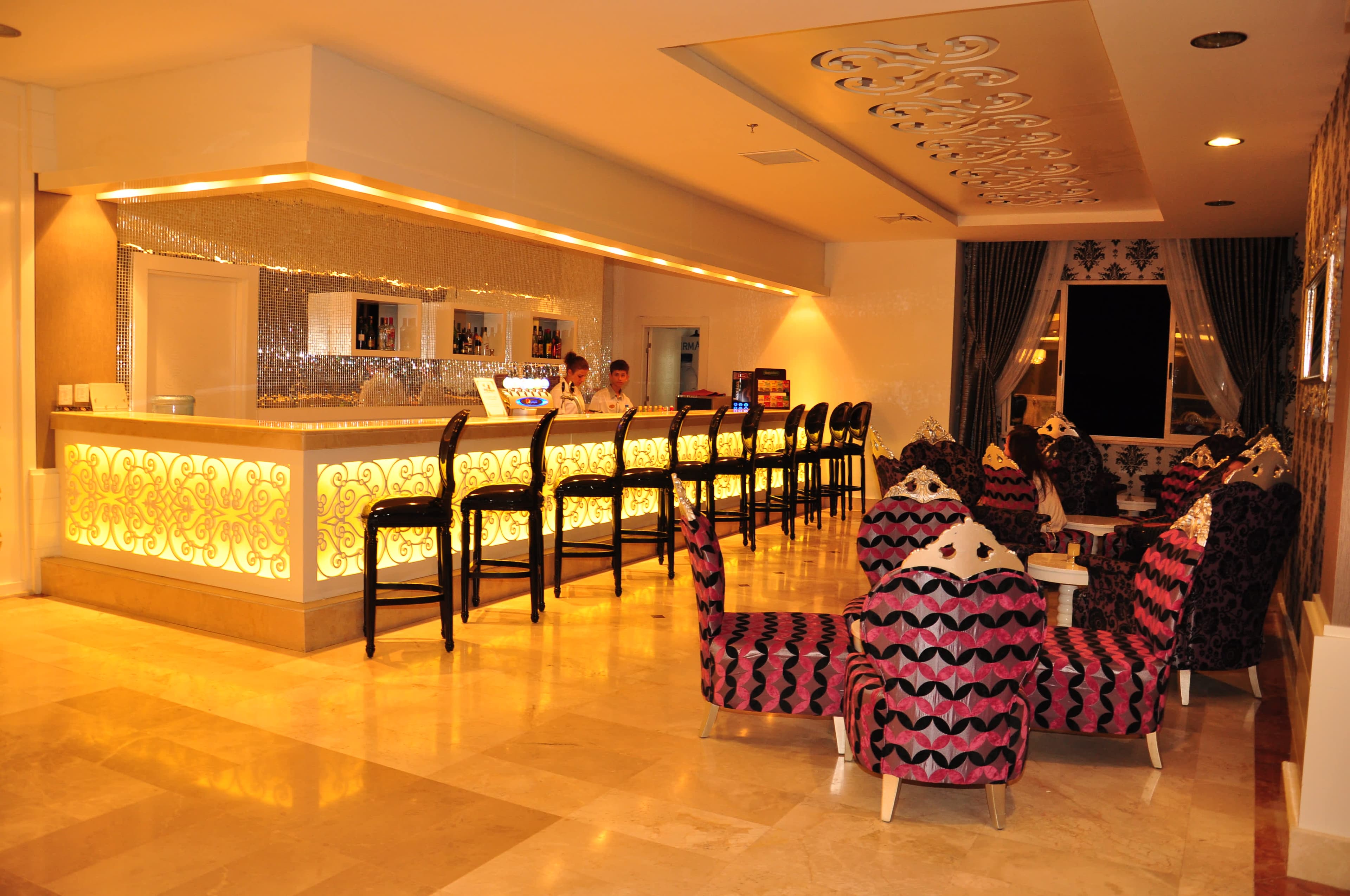 Serenis Hotel Ansicht 8