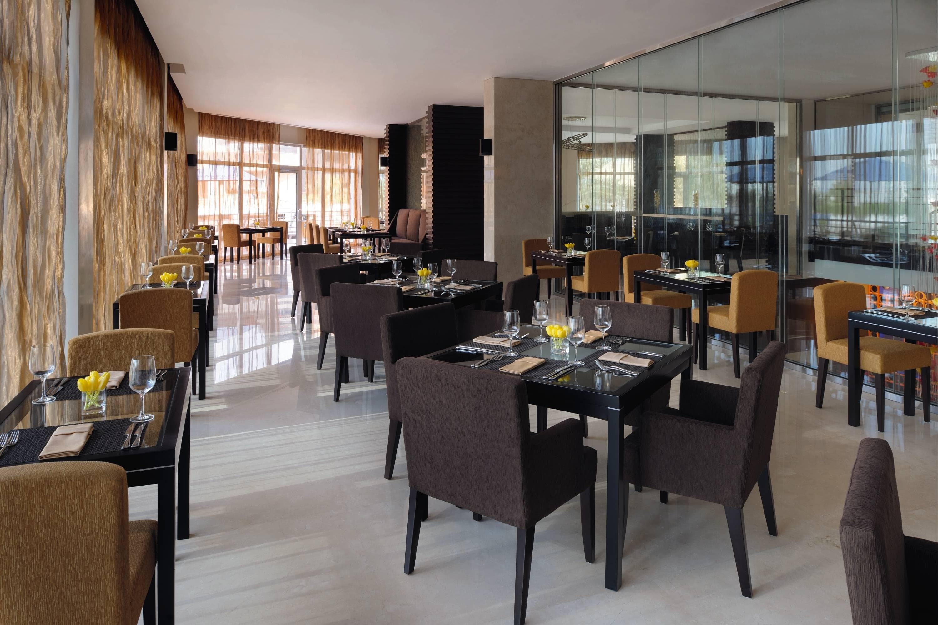 Mövenpick Hotel Jumeirah Lakes Towers Ansicht 9