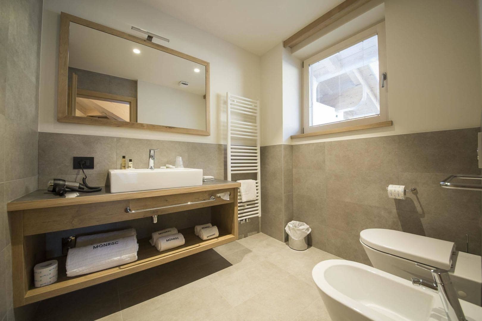 Monroc Hotel Ansicht 4