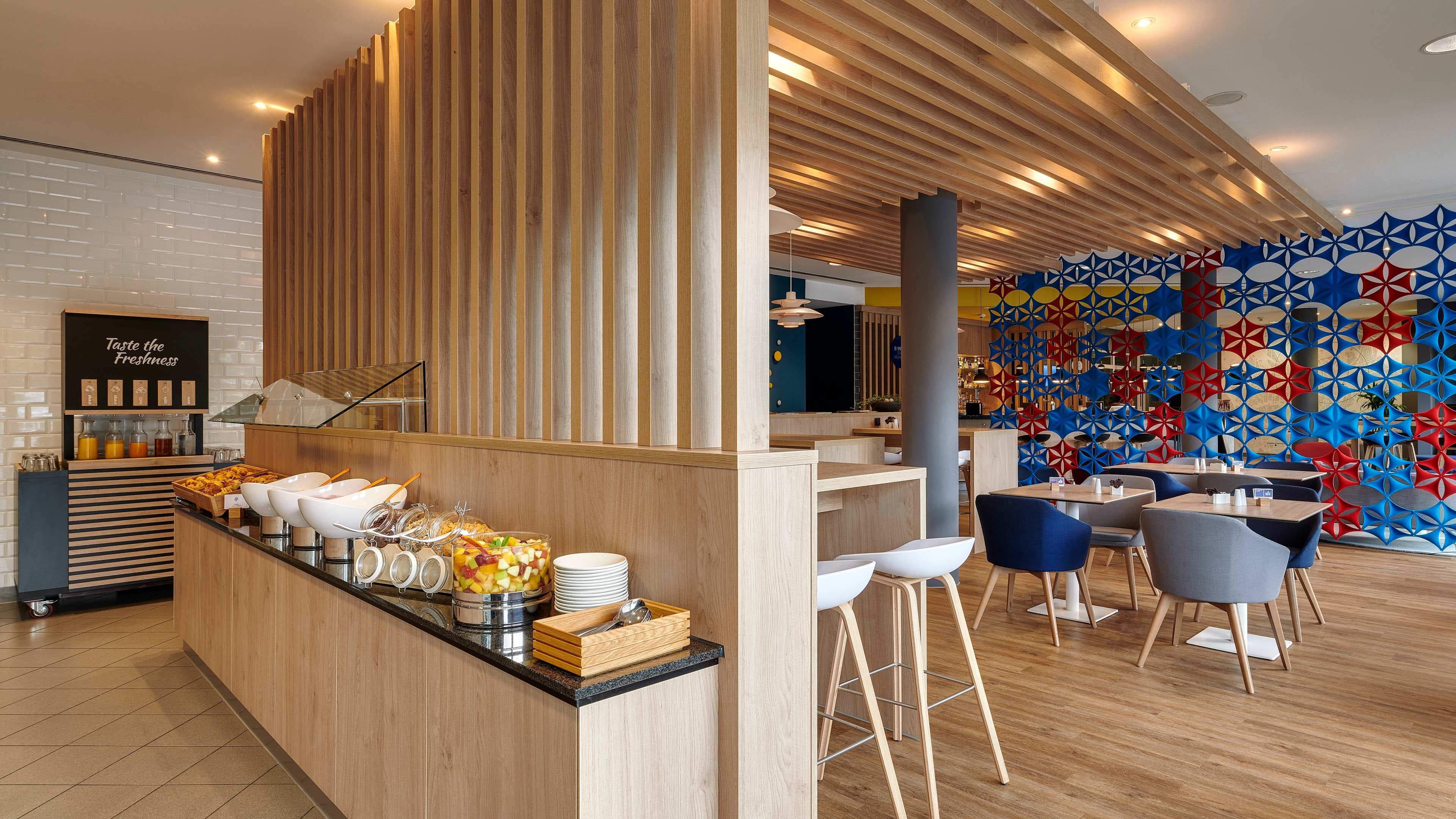 Holiday Inn Express Köln - Mülheim Ansicht 8