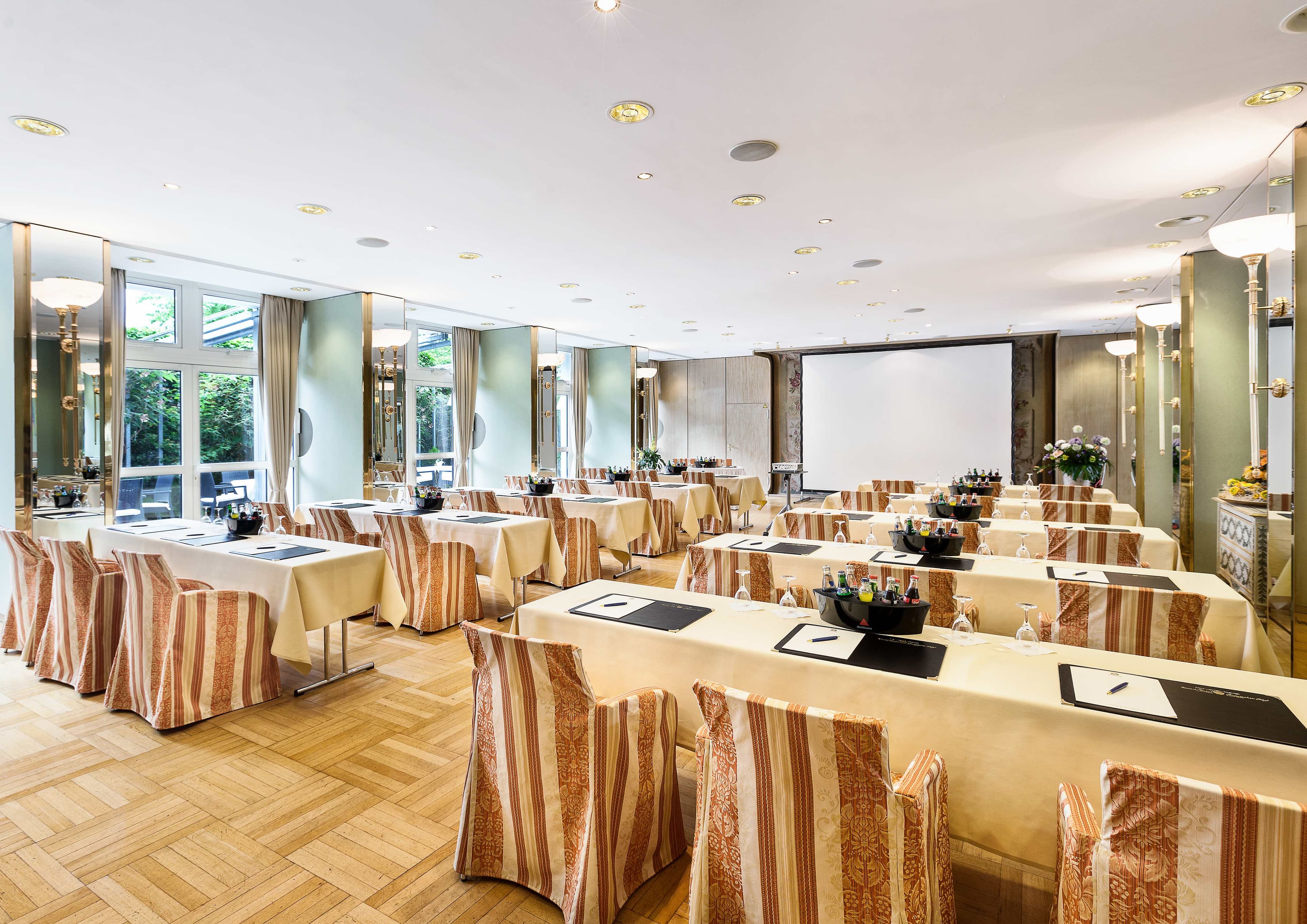 Best Western Premier Grand Hotel Russischer Hof Ansicht 6