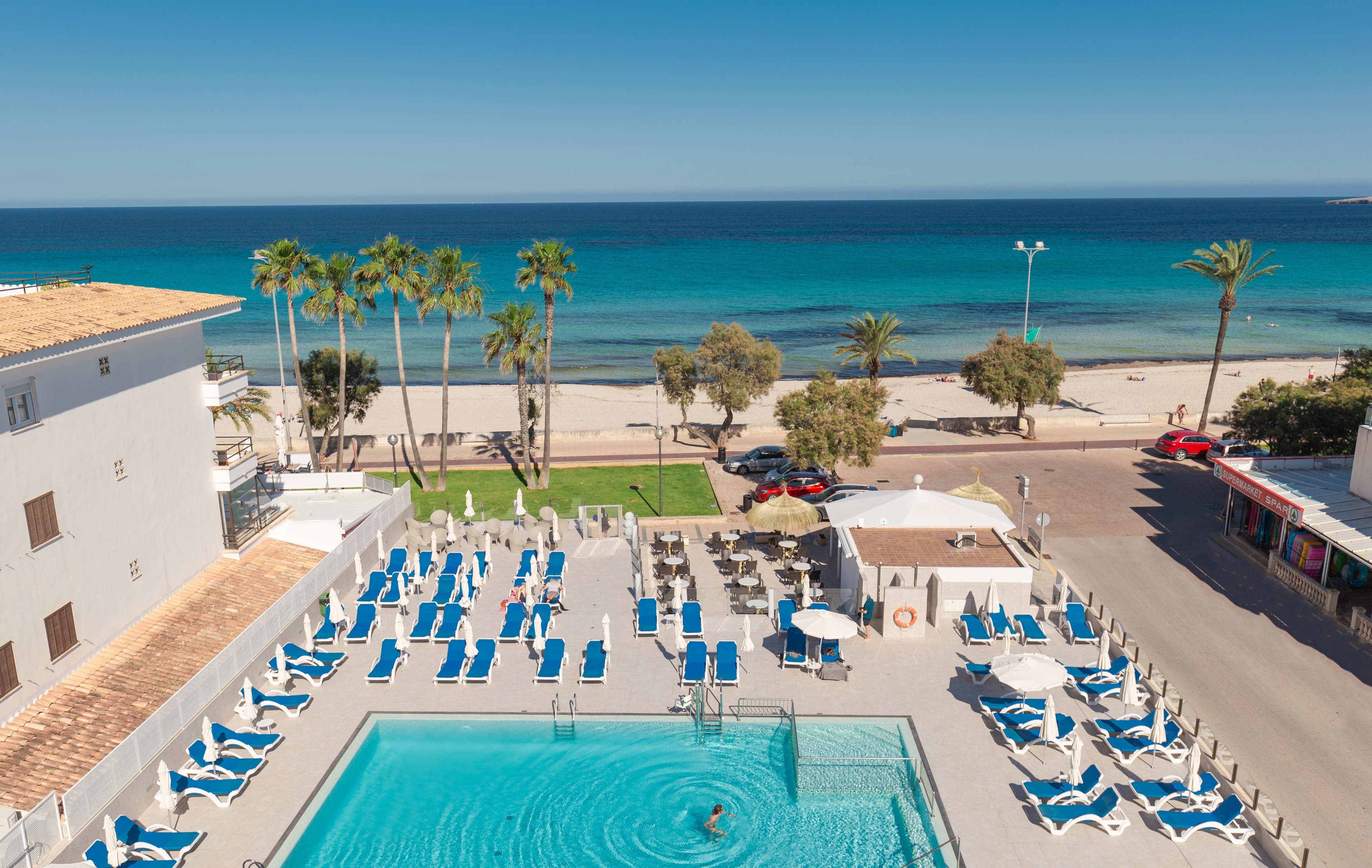 R2 Veronica Beach Hotel
