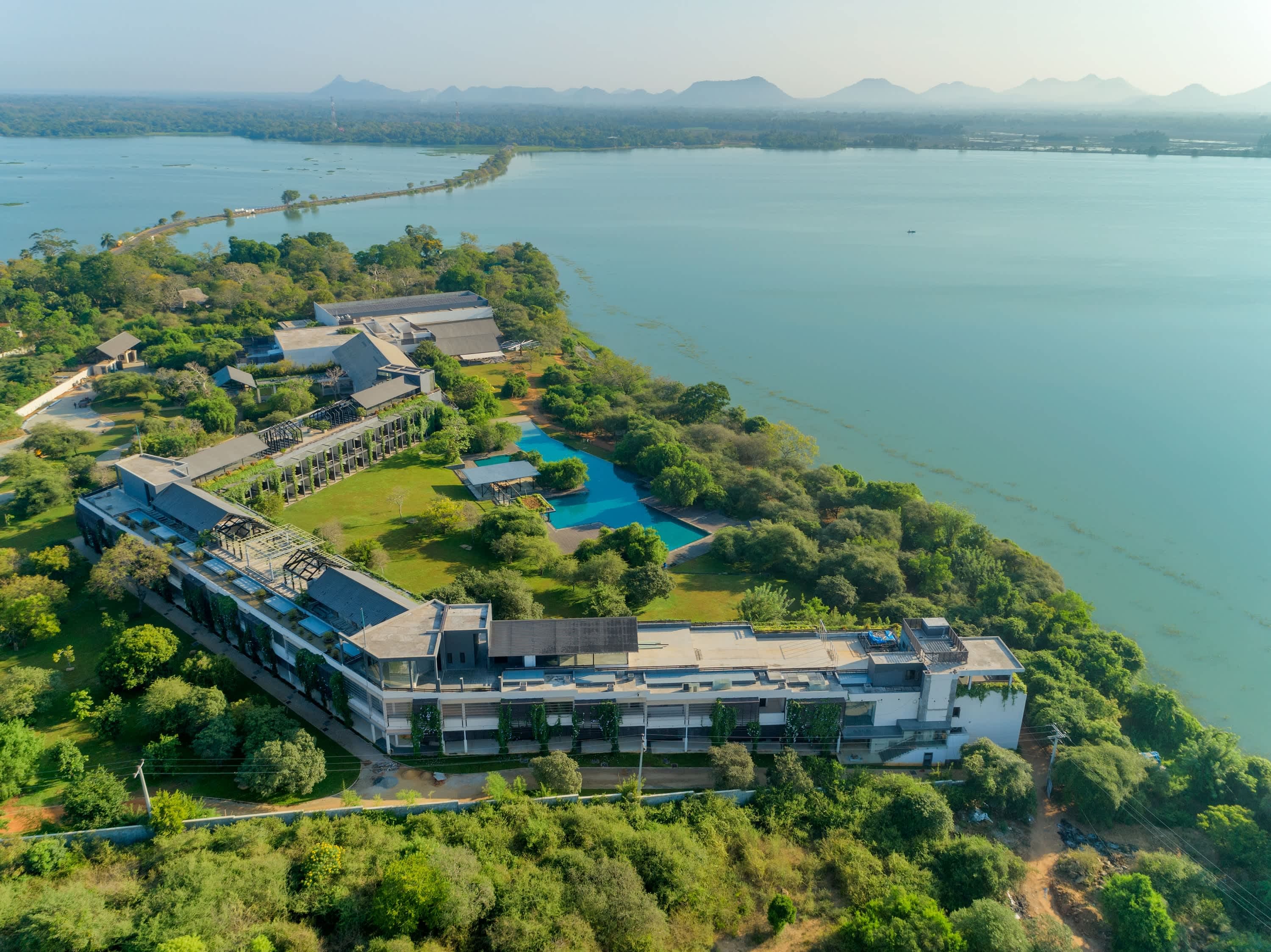 DoubleTree by Hilton Weerawila Rajawarna Resort