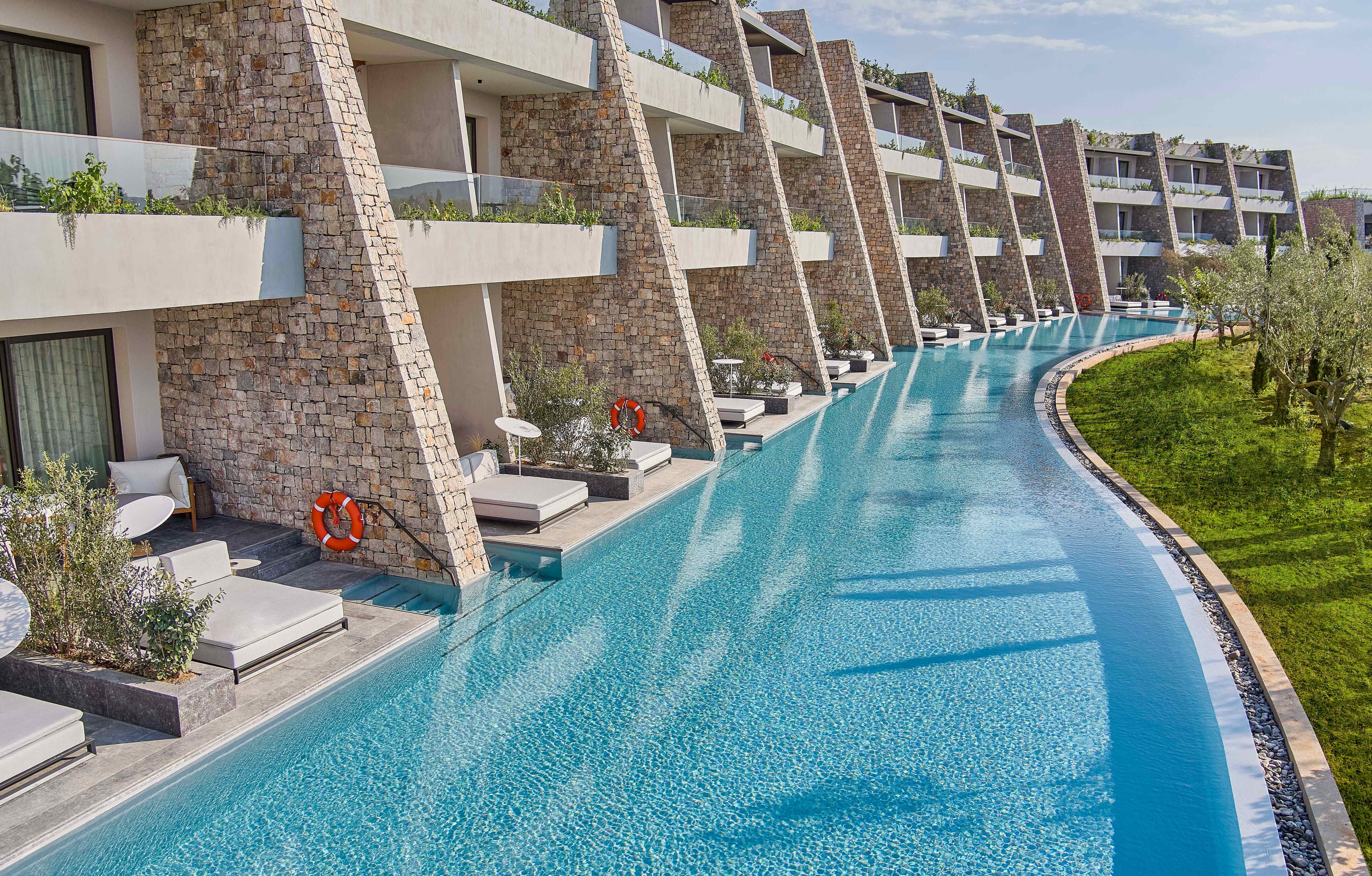 W Costa Navarino