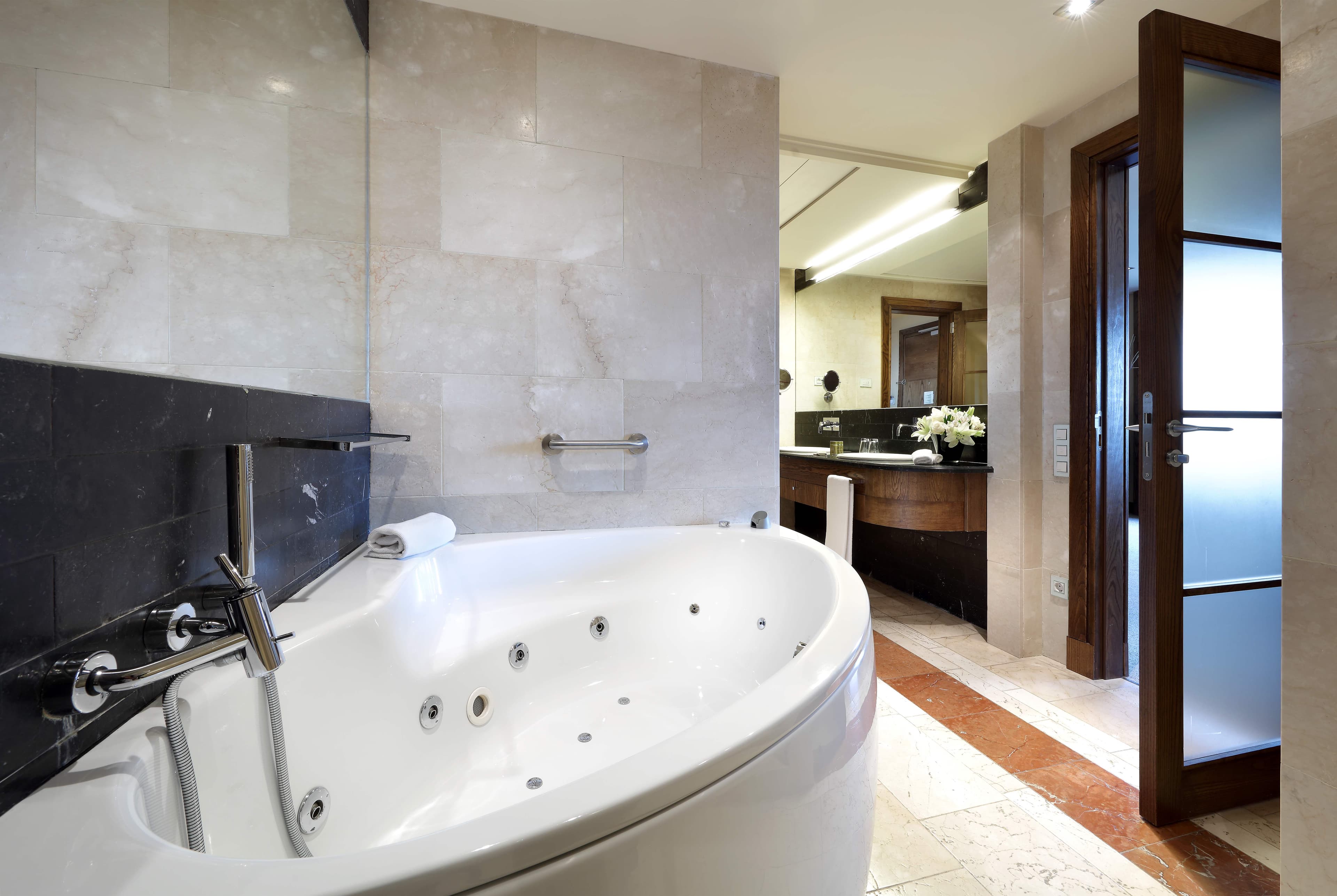 Eurostars Suites Mirasierra Ansicht 5