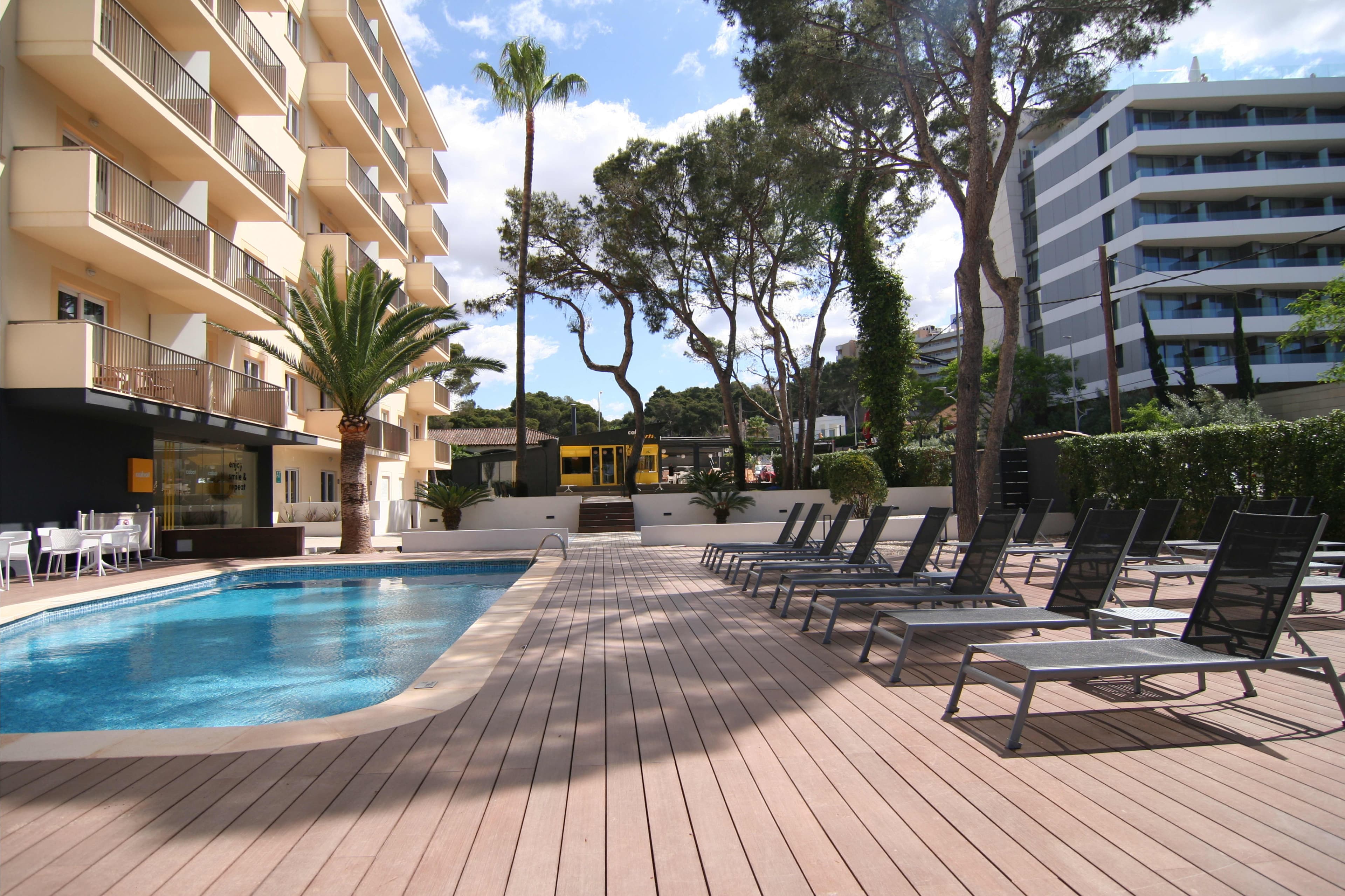 Cabot Tres Torres Apartaments Ansicht 5