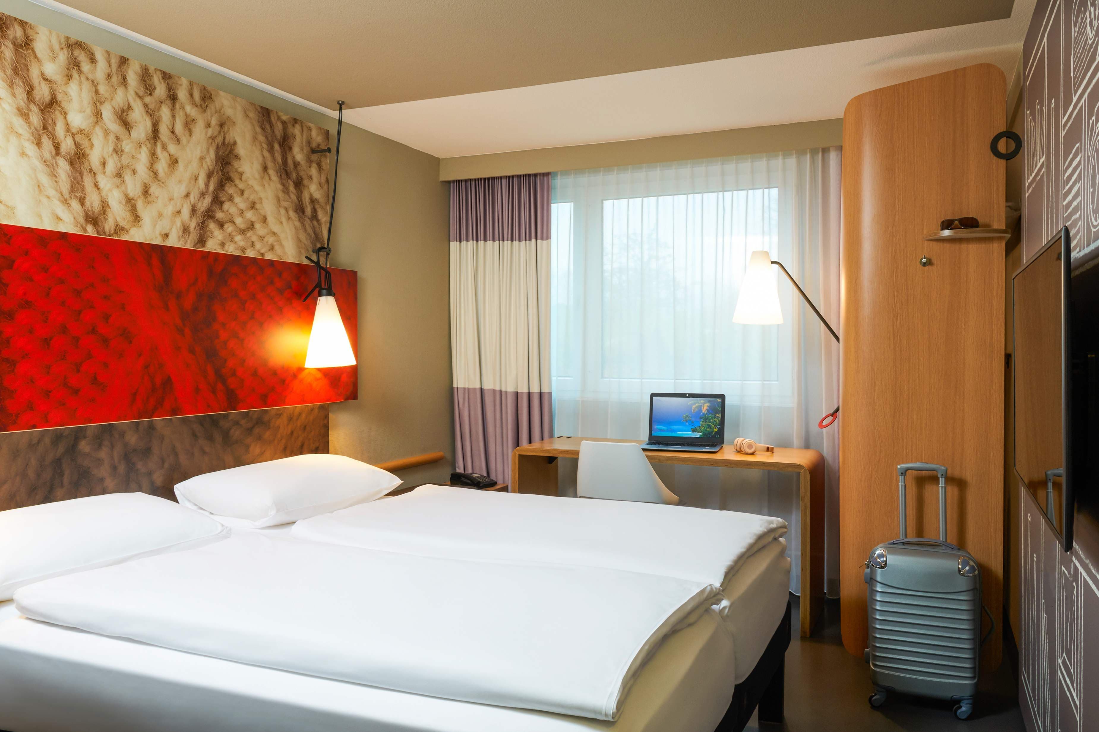 Hotel Ibis Zürich City West Ansicht 5