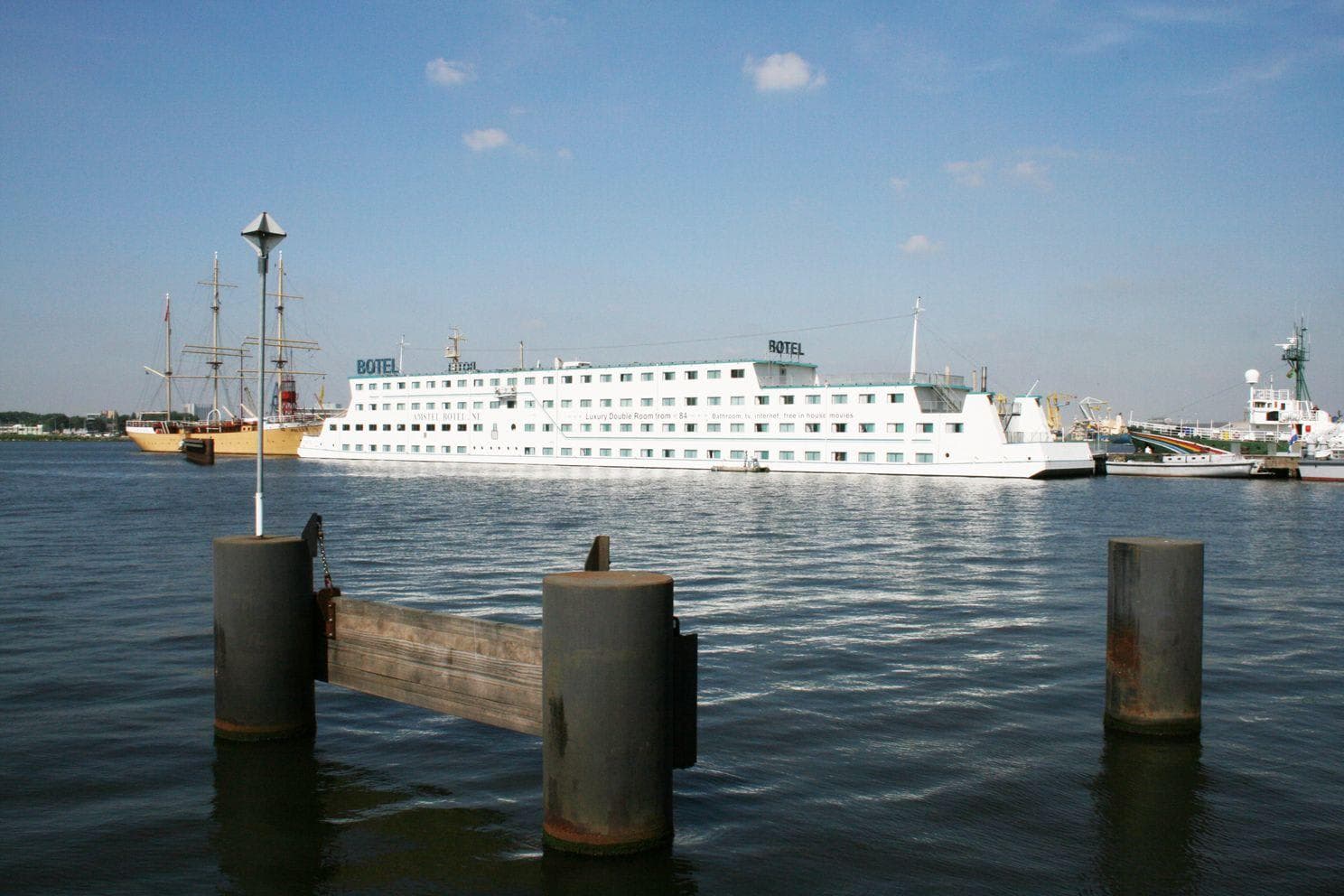 Hotelschiff Amstel Botel Ansicht 2