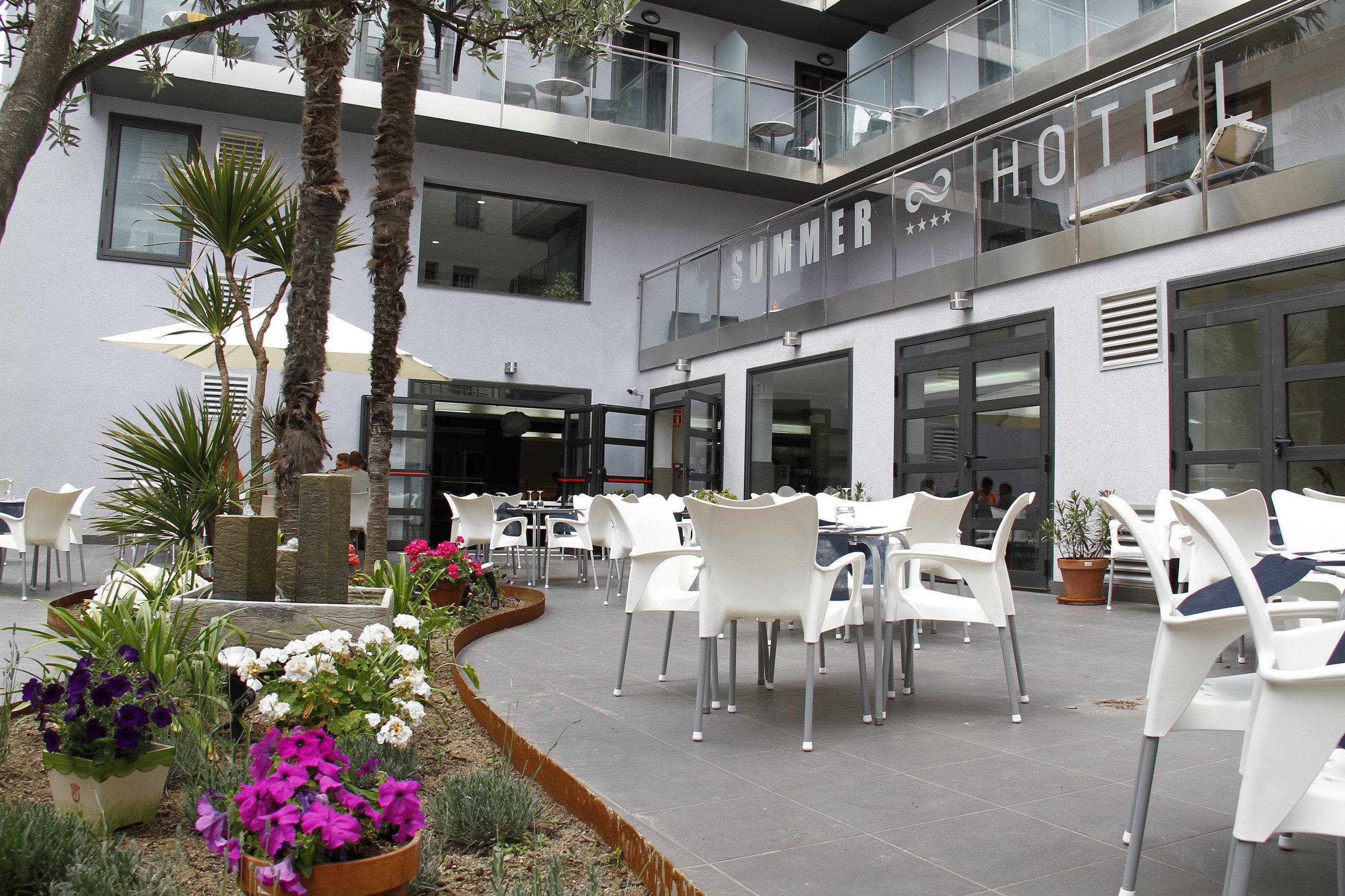 Summer Hotel Ansicht 2
