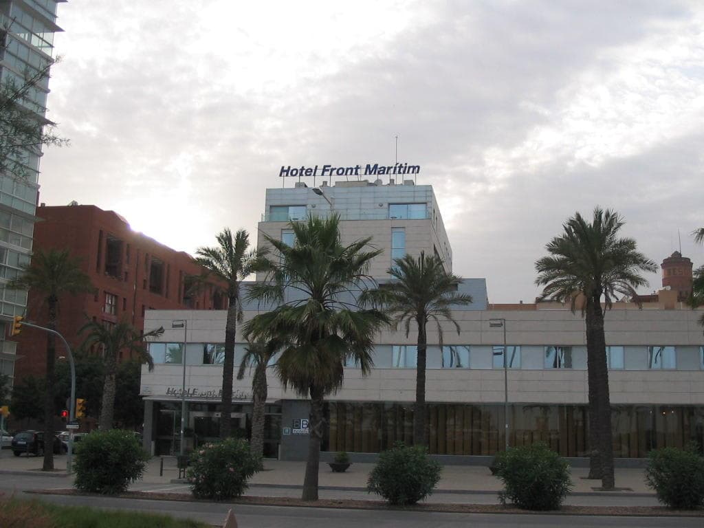 Hotel Front Maritim Ansicht 2