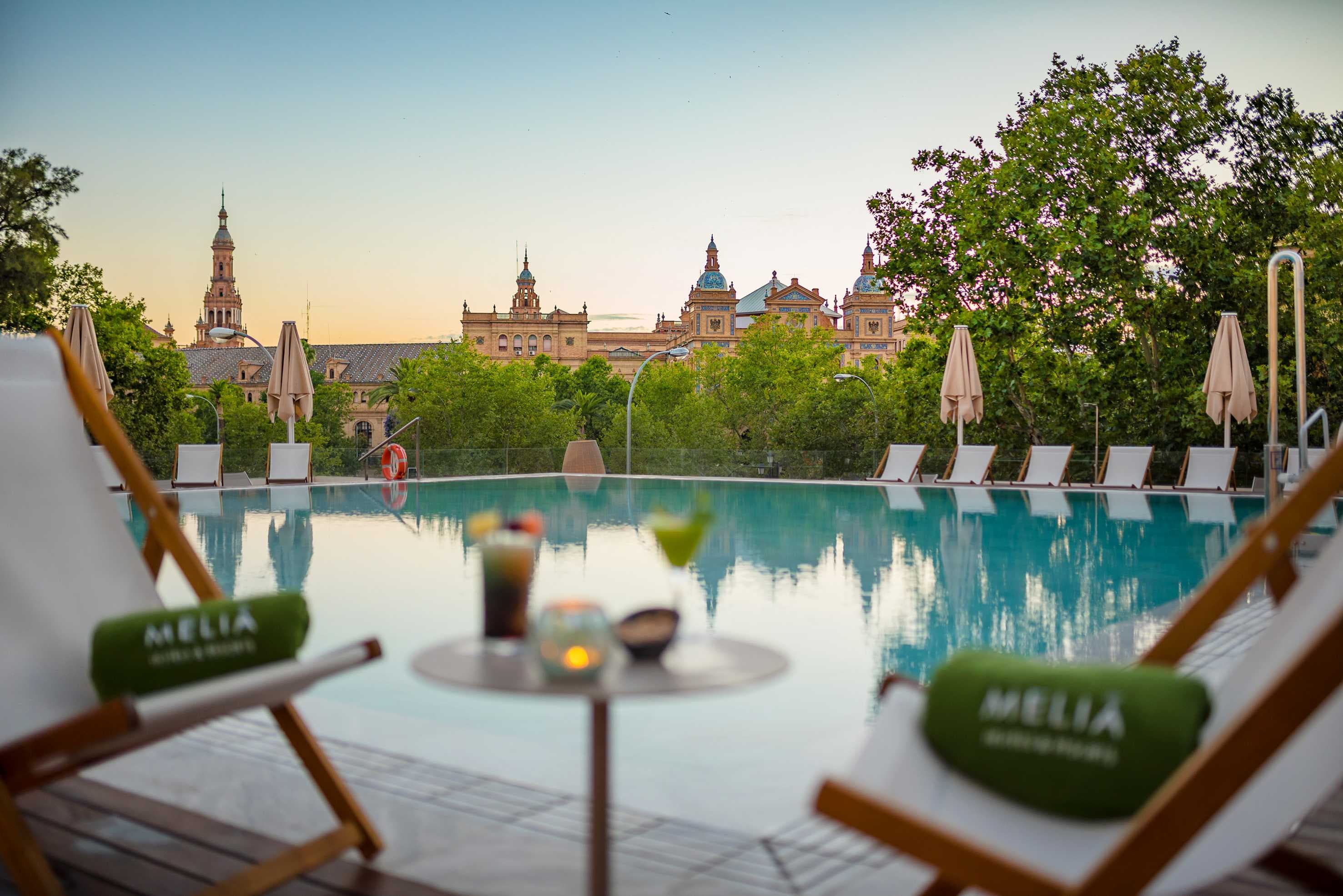 Hotel Meliá Sevilla Ansicht 2