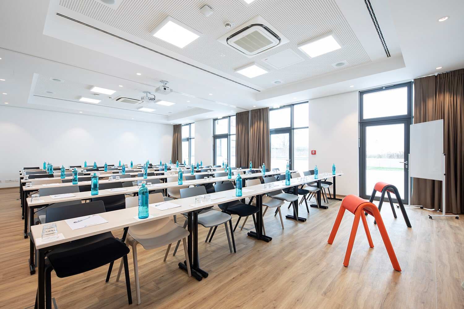 LOGINN Hotel Berlin Airport Ansicht 10