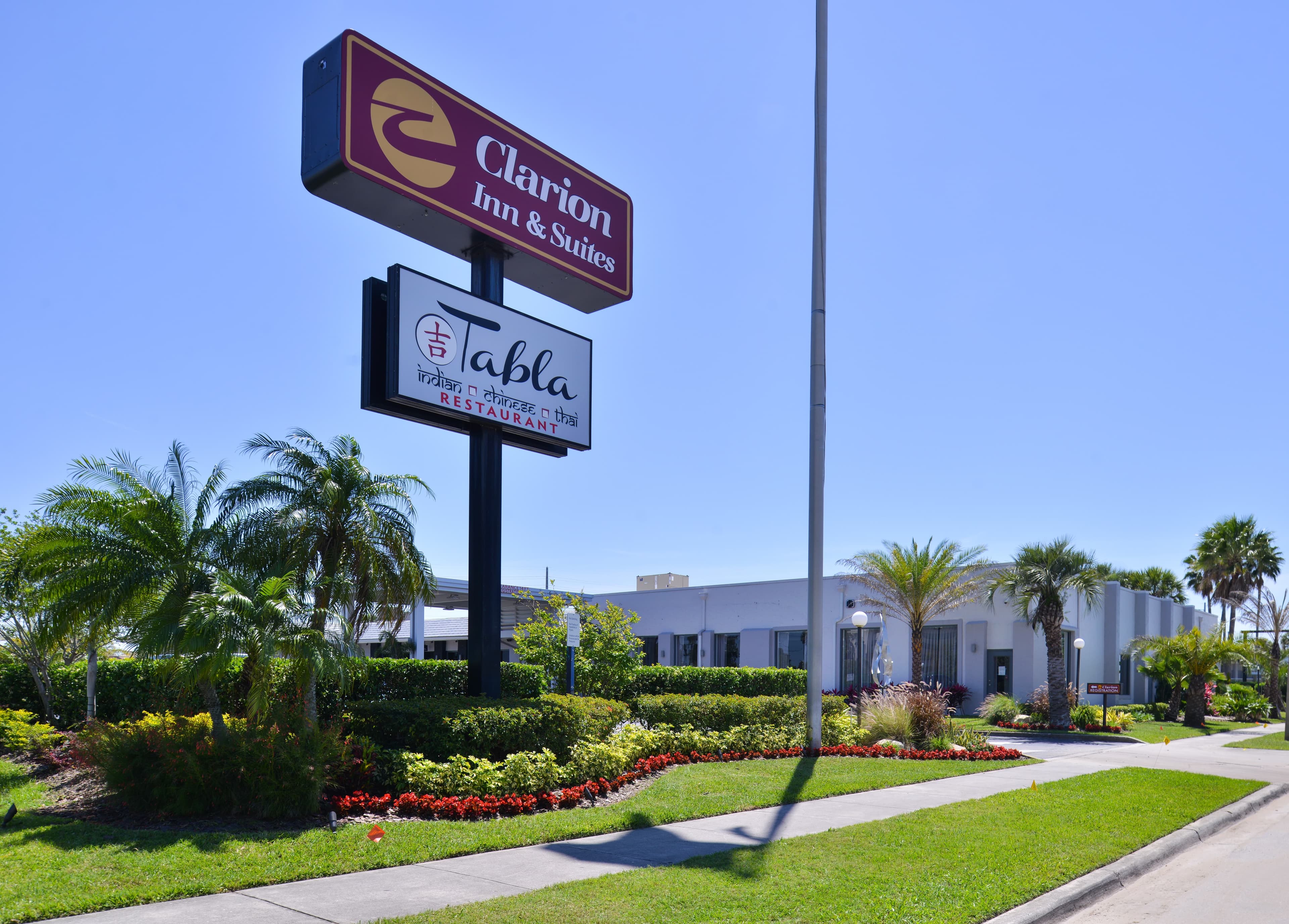 Clarion Inn & Suites Across From Universal Orlando Resort Hotel