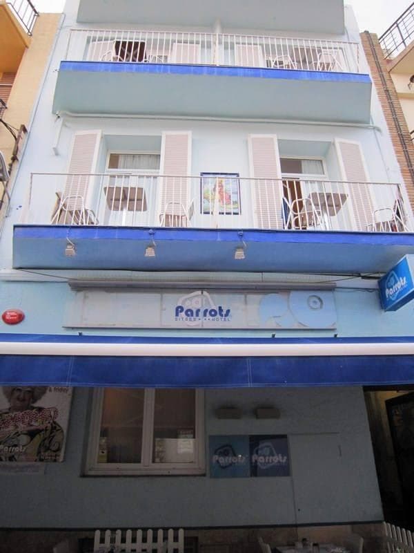 Parrots Hotel