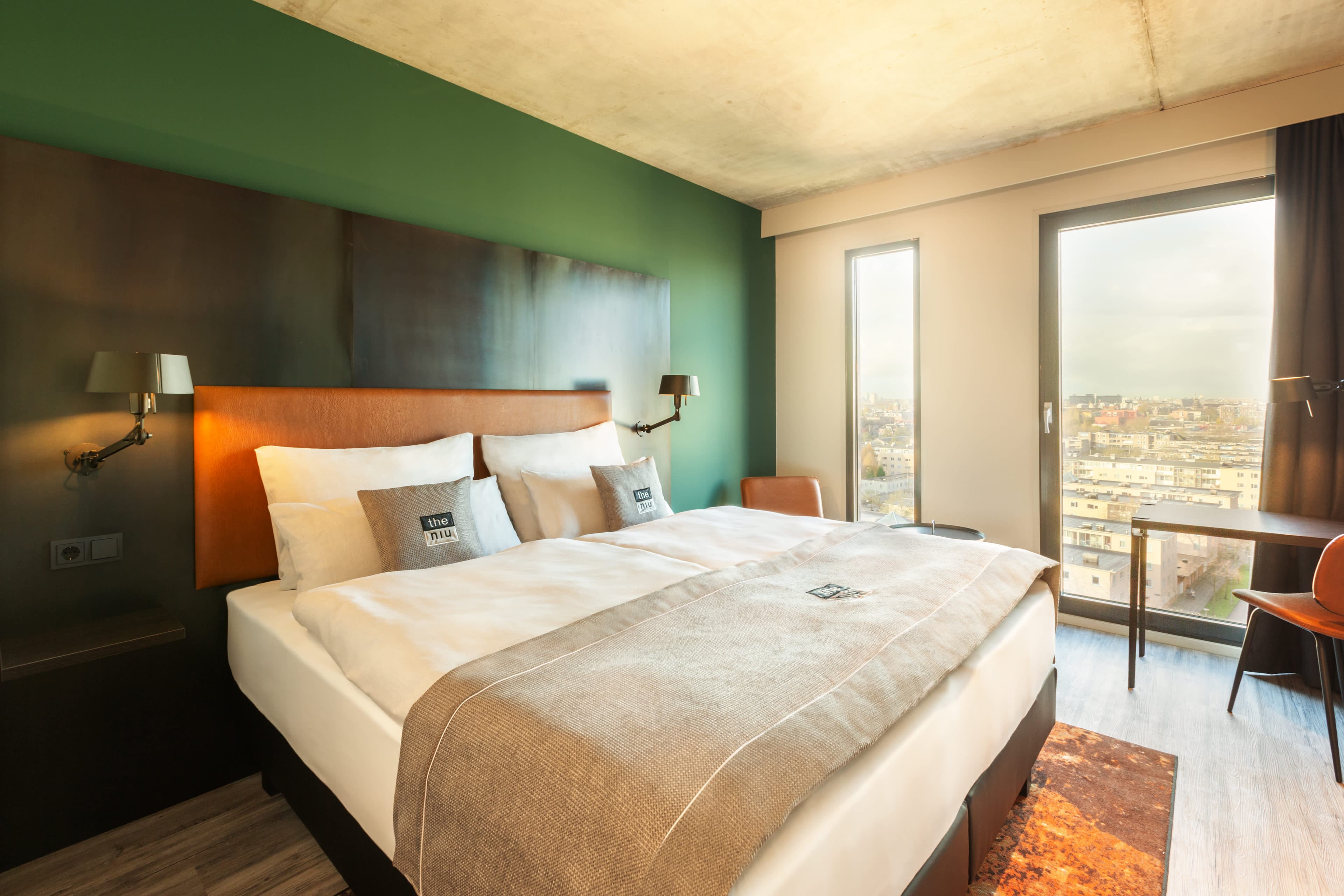 Holiday Inn - the niu, Fender Amsterdam