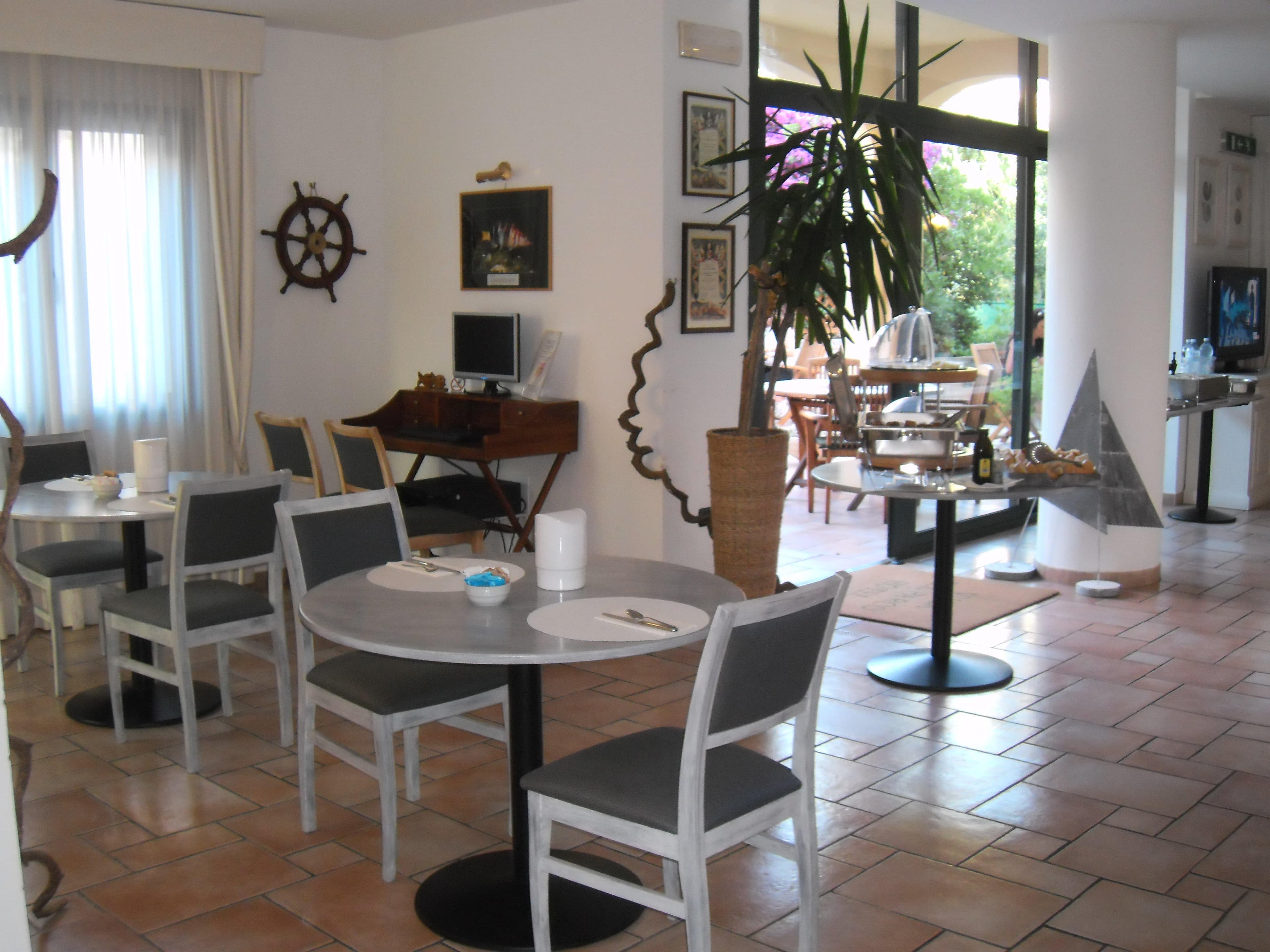 Hotel Villa Del Parco Ansicht 9