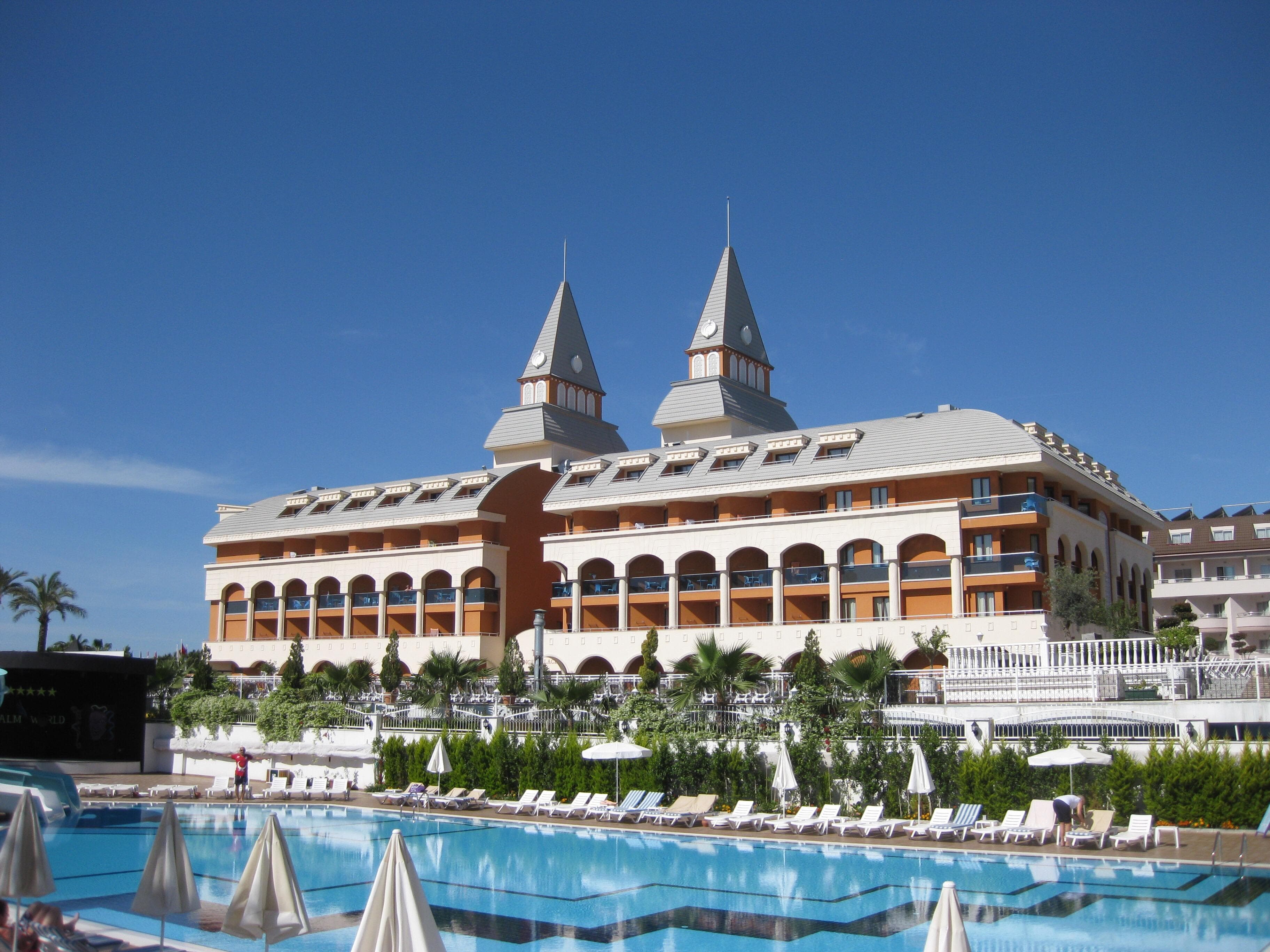 Orange Palace Side Ansicht 2