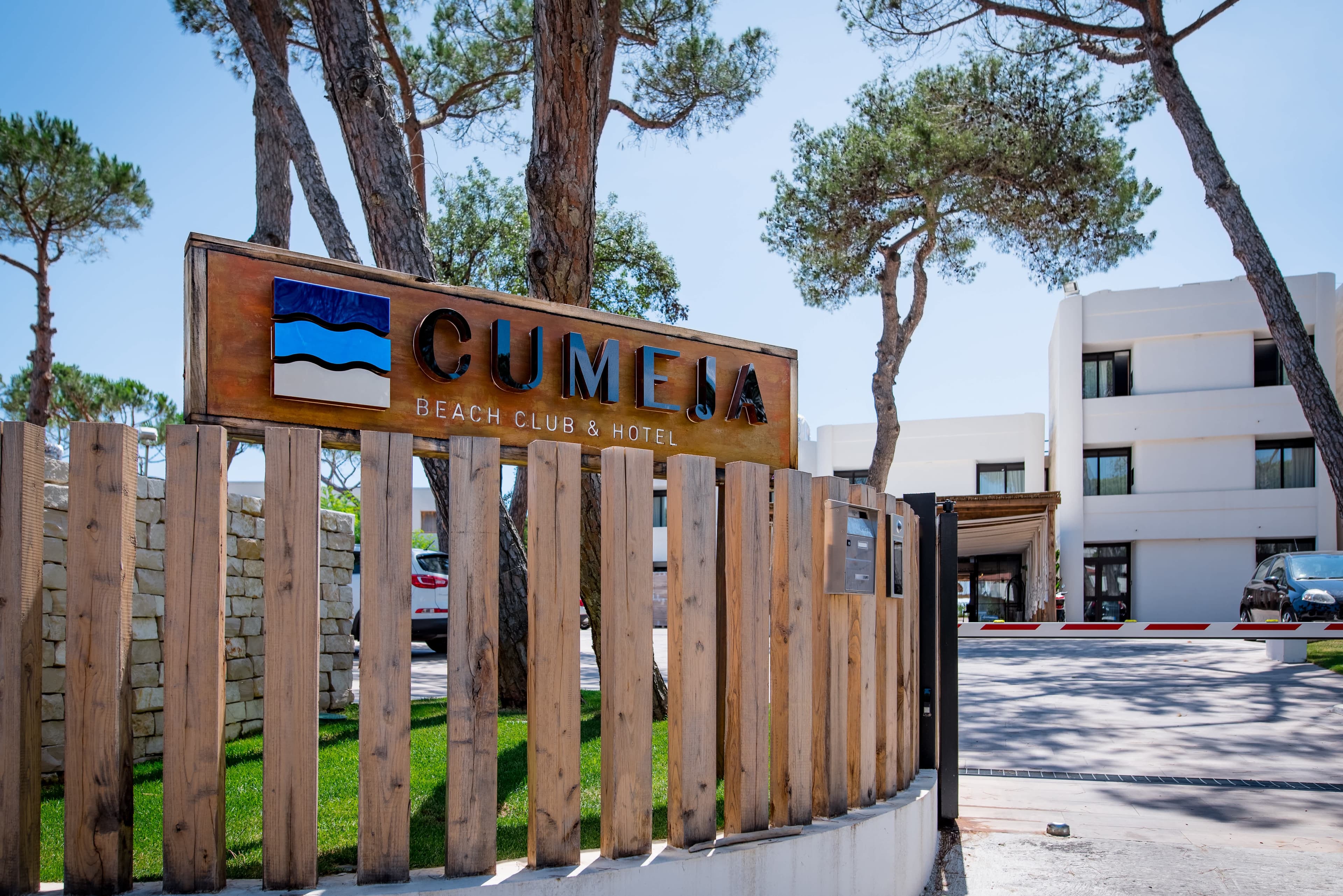 Cumeja Beach Club & Hotel