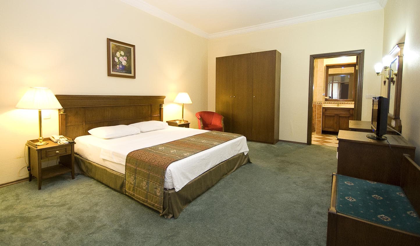 Golden Crown Hotel