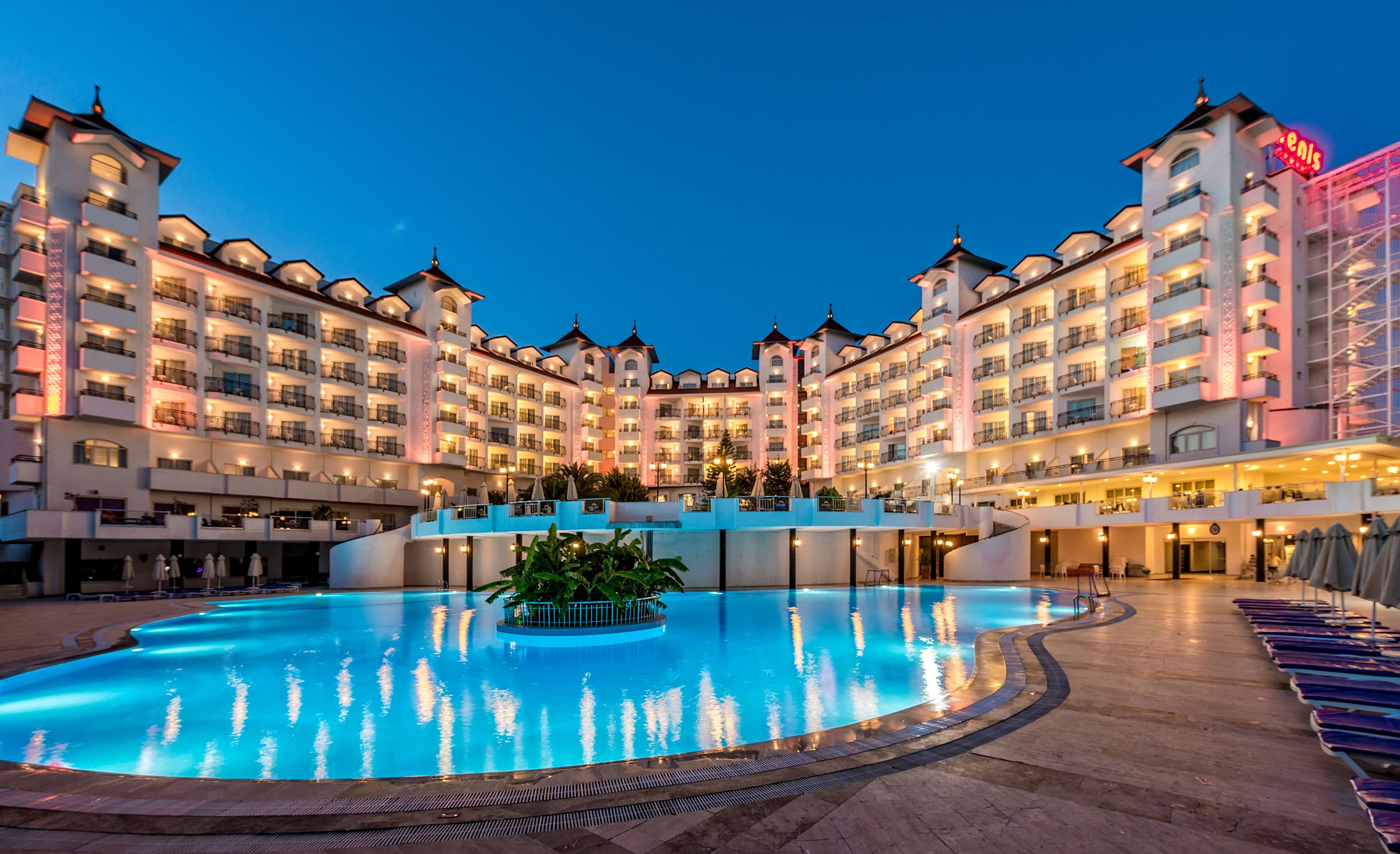 Serenis Hotel Ansicht 2