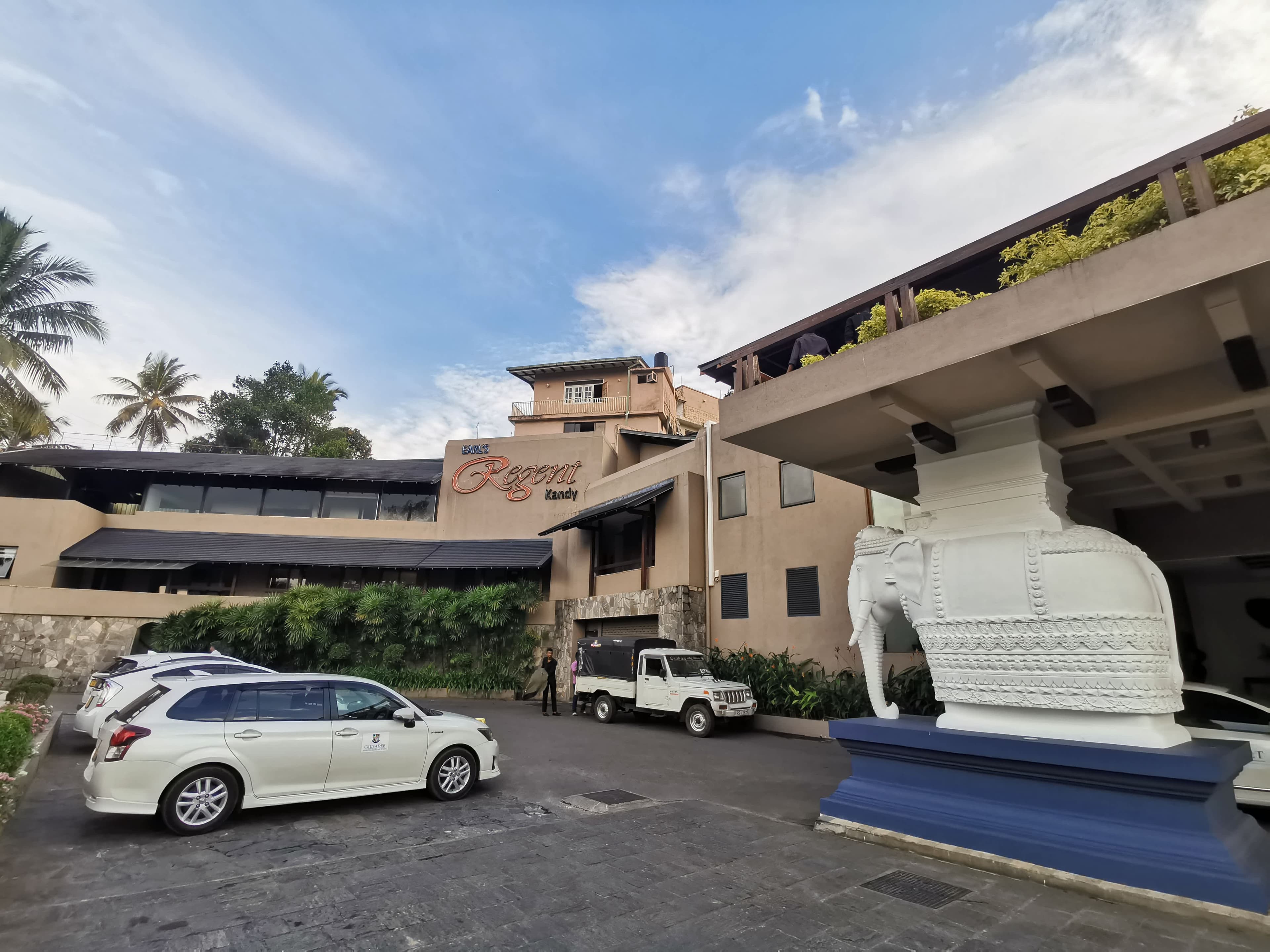 Earl's Regent Hotel Ansicht 2