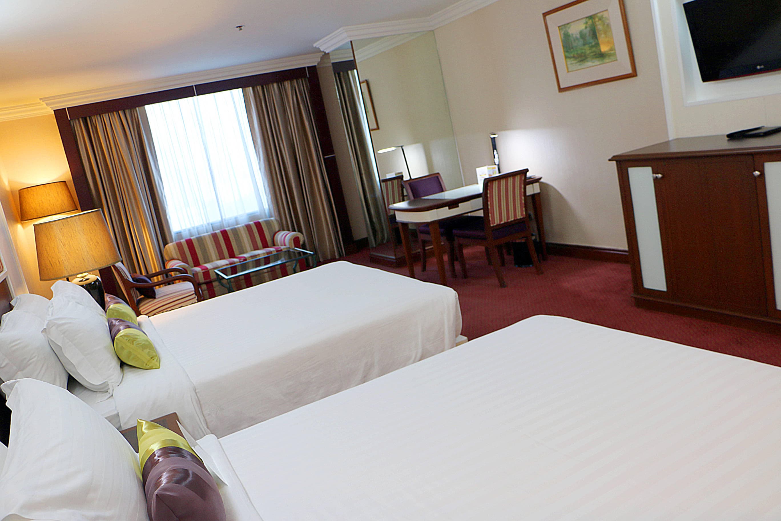 Golden Tulip Sovereign Hotel Ansicht 3