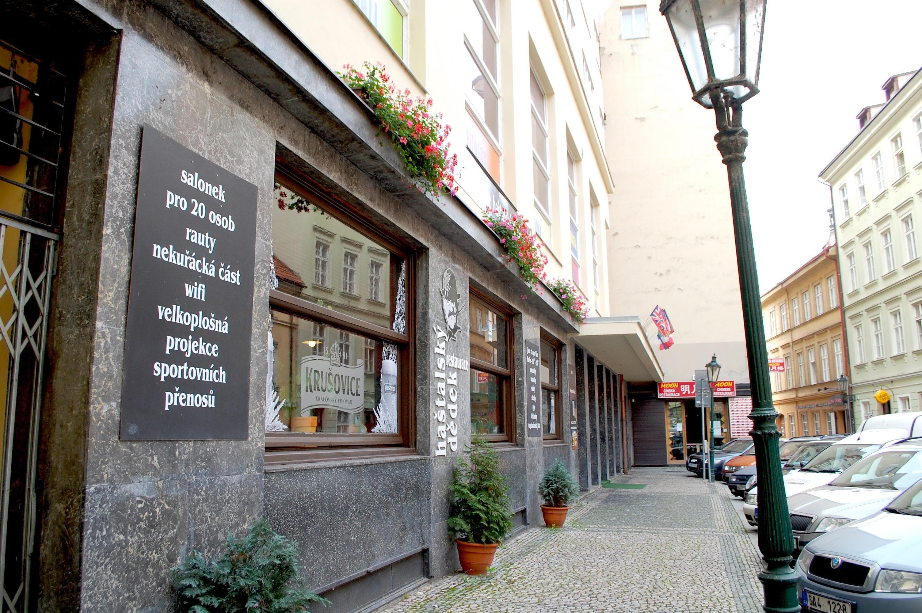 Metropolitan Old Town Hotel