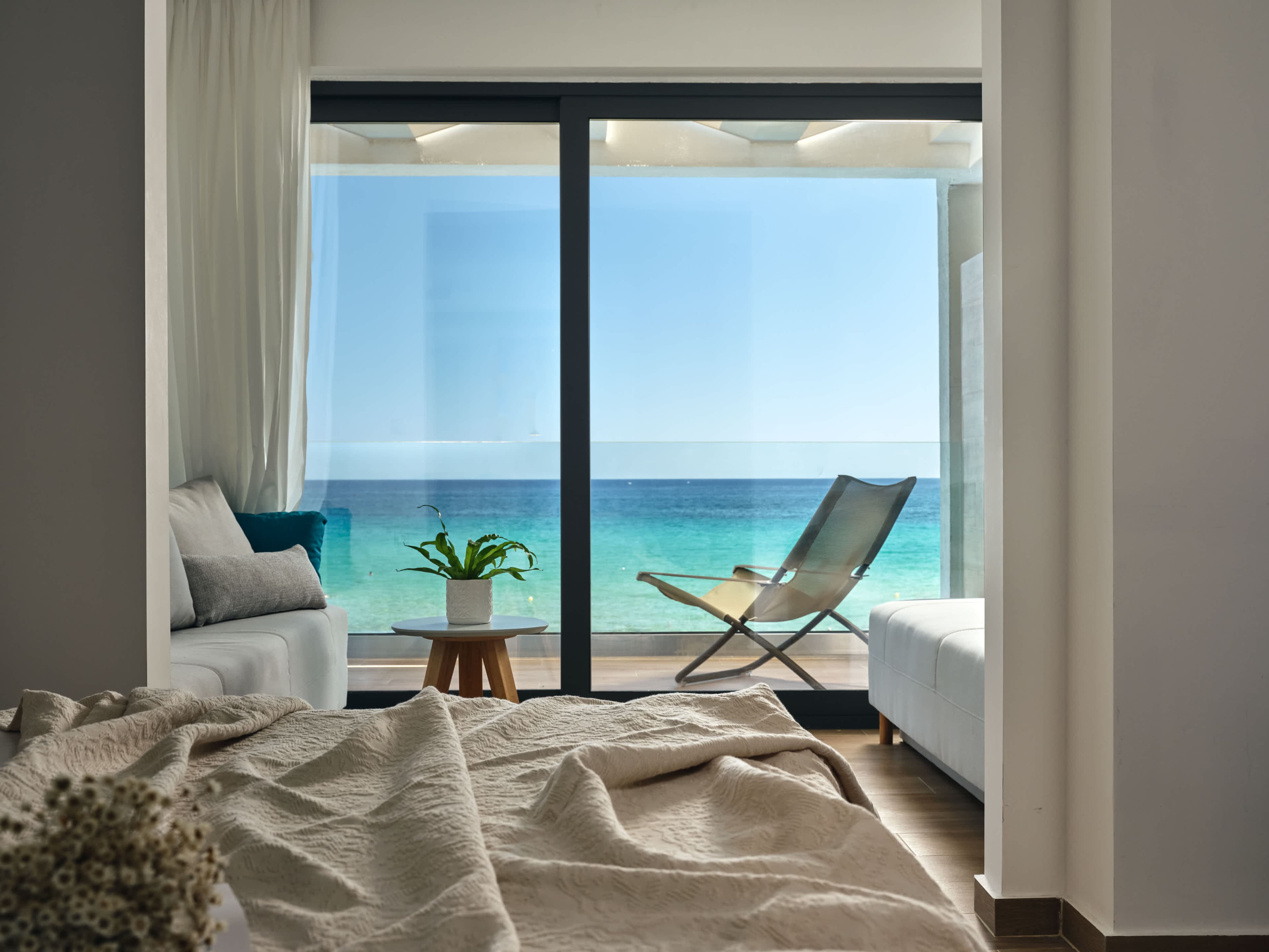 Cavo Orient Beach Hotel & Suites Ansicht 4