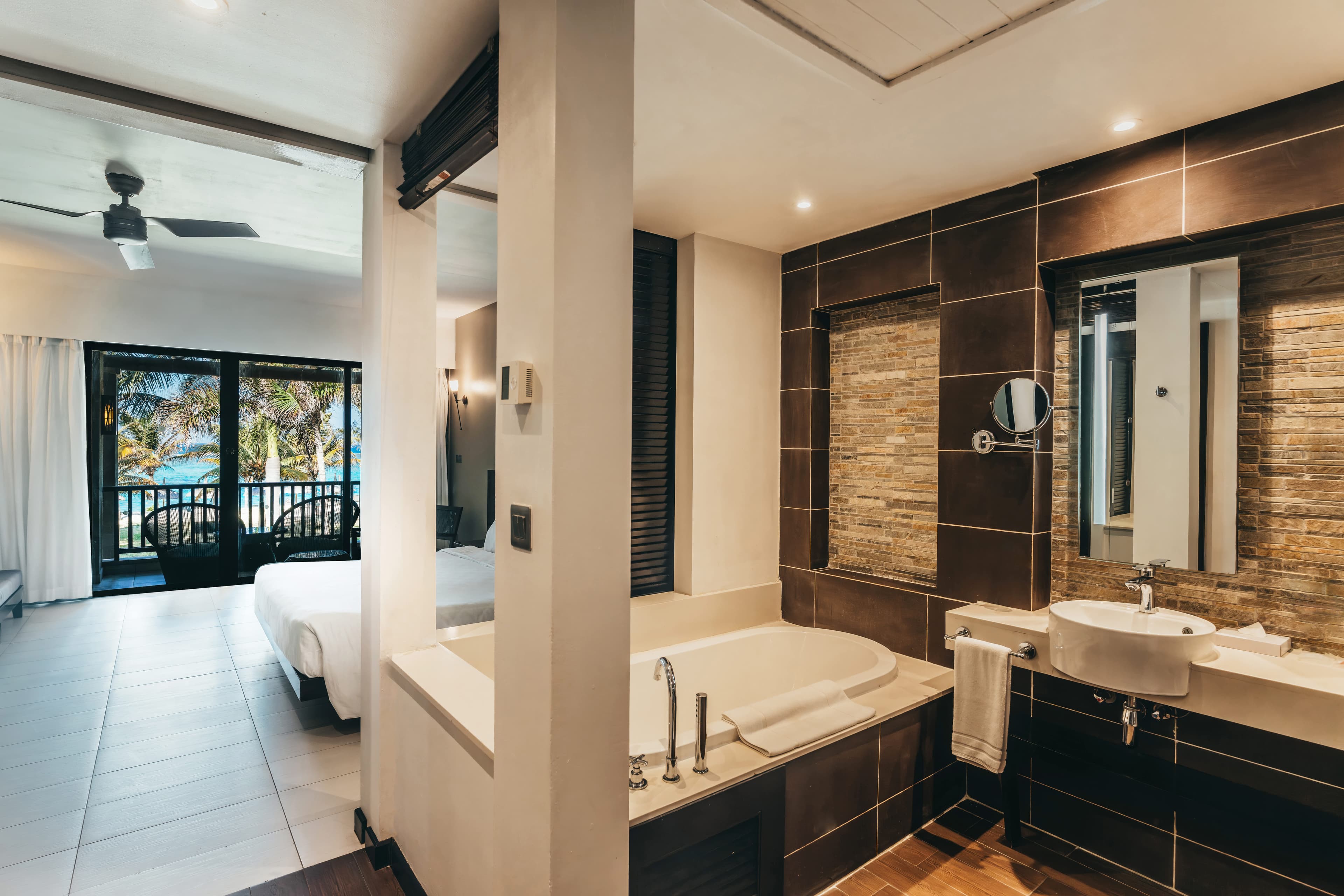 Crystals Beach Resort Belle Mare, a member of Radisson Individuals Ansicht 6