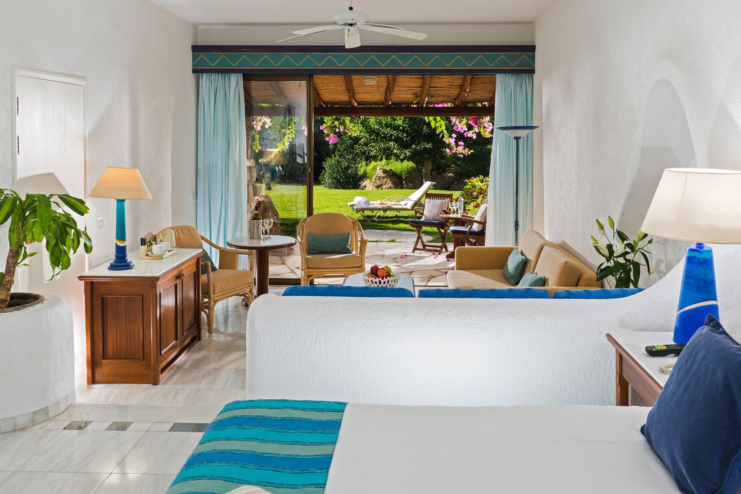 Coral Beach Hotel & Resort Ansicht 6