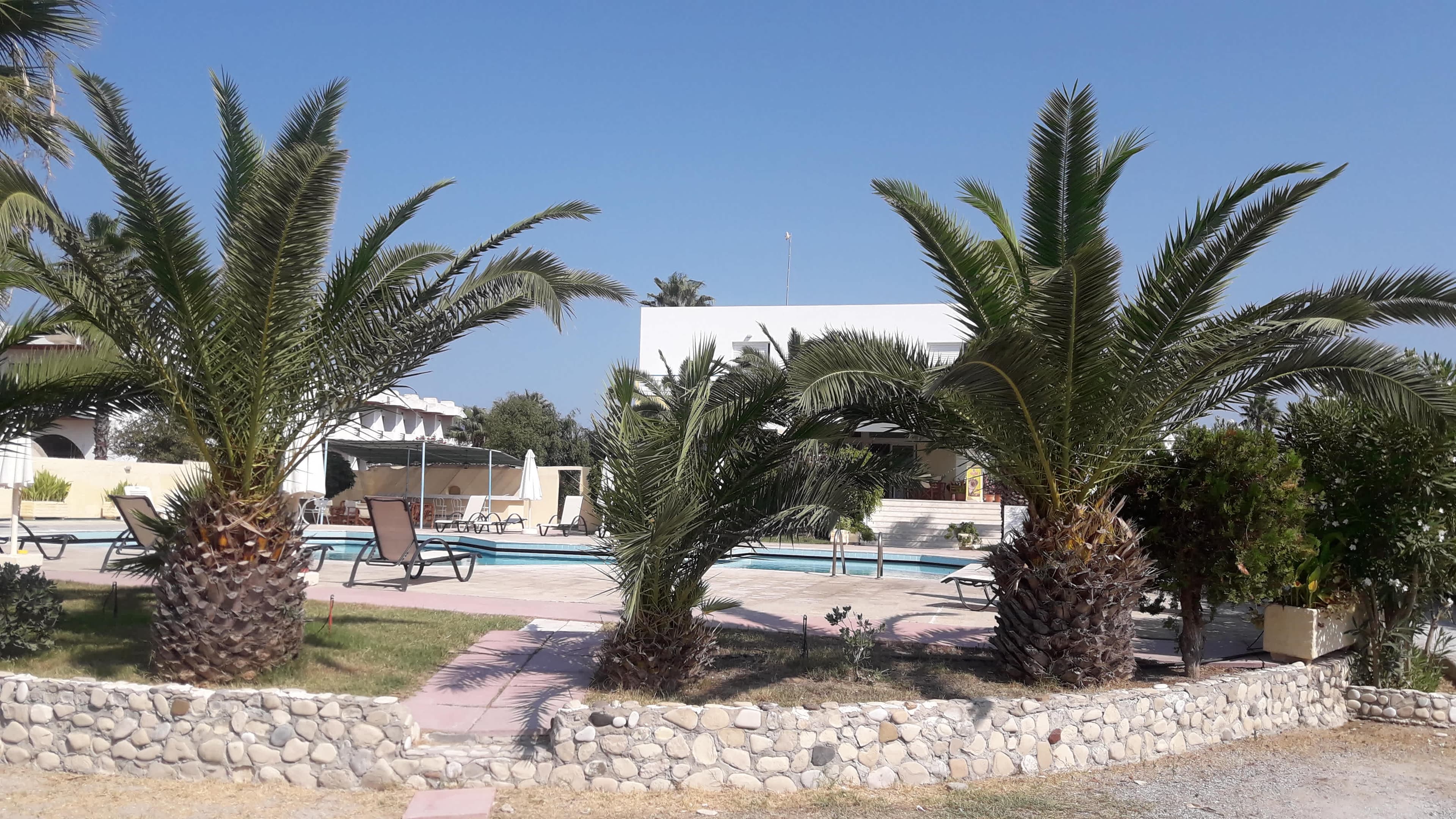 Leonidas Hotel & Studios