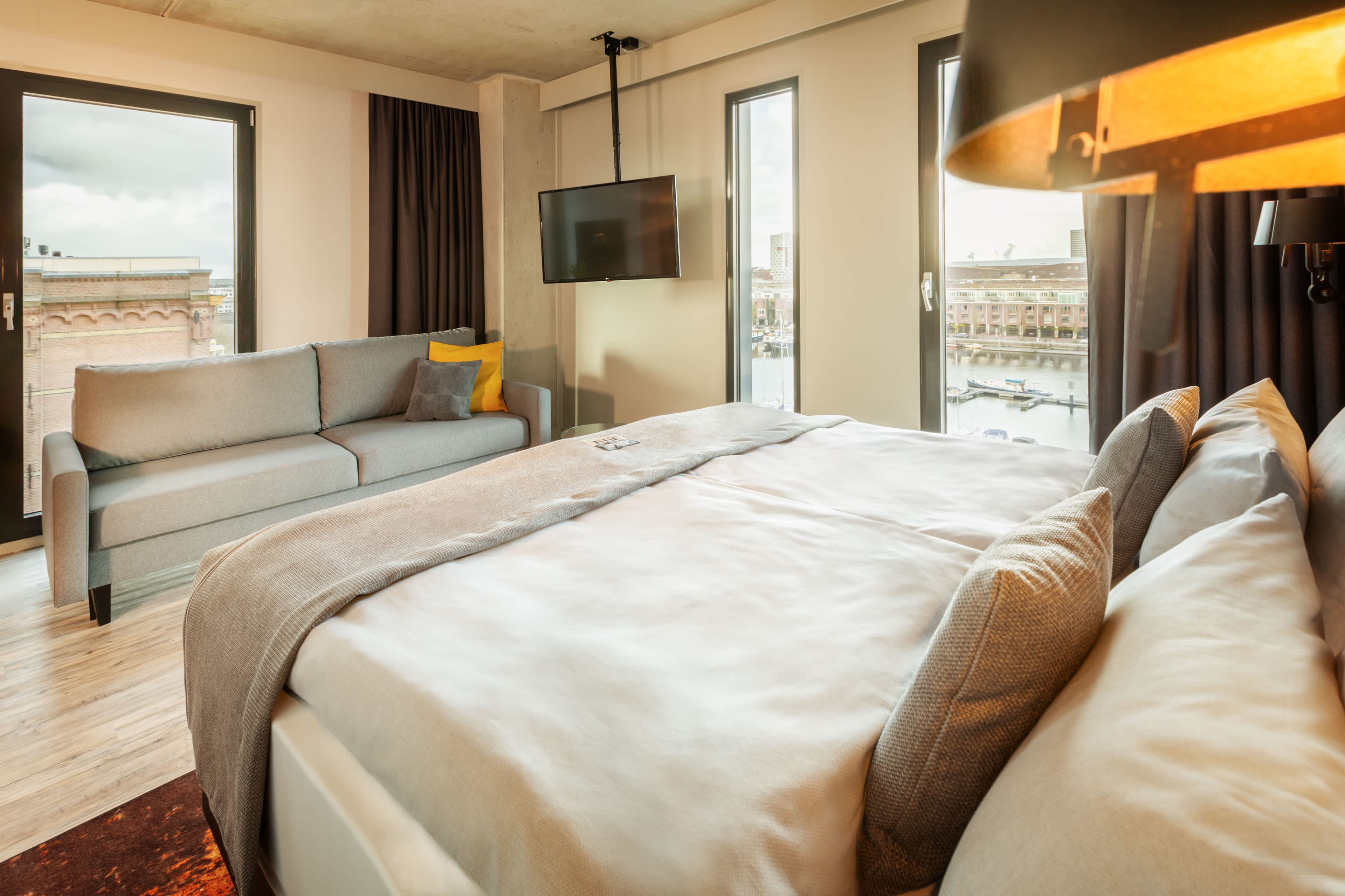Holiday Inn - the niu, Fender Amsterdam Ansicht 3