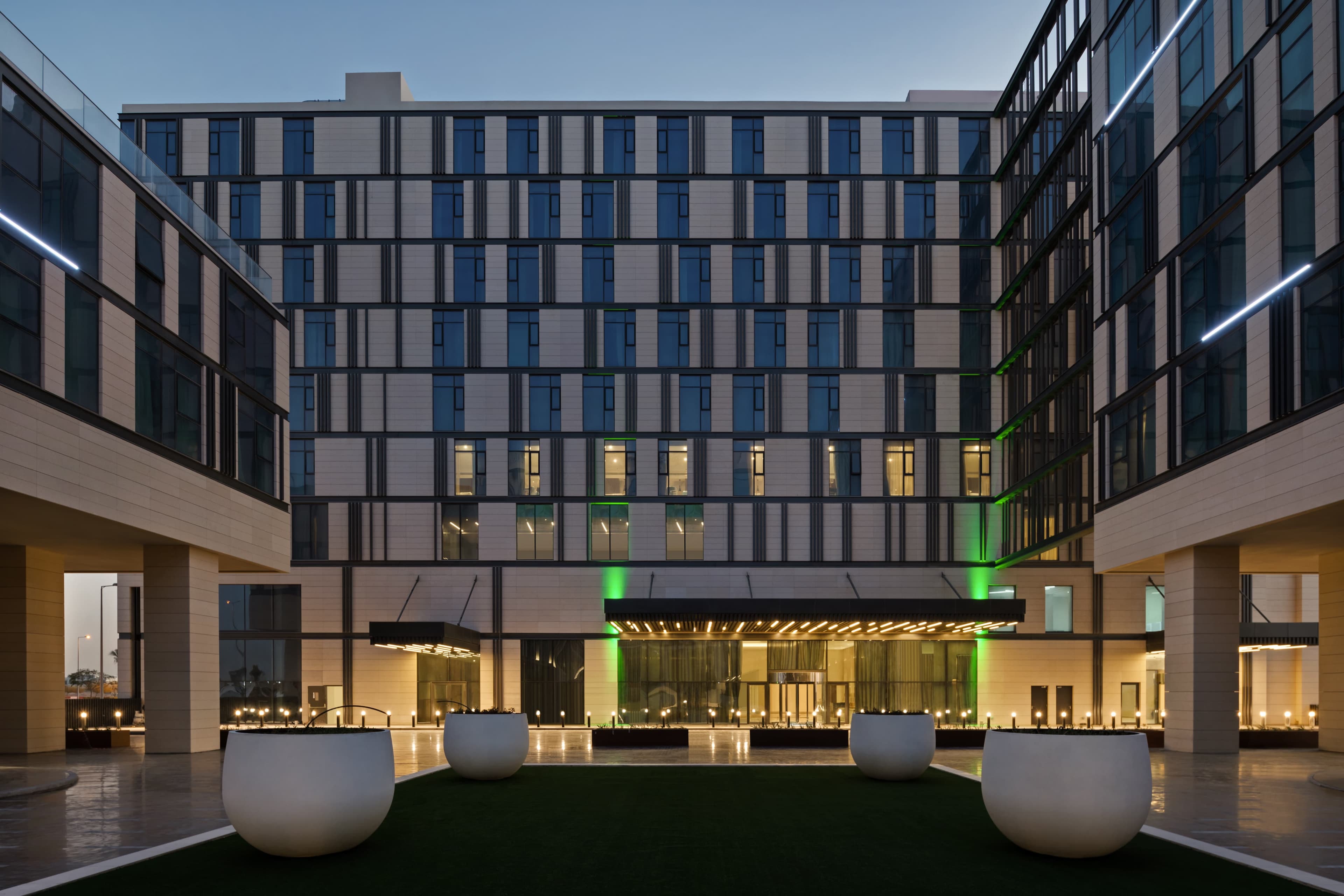 Holiday Inn Dubai Al-Maktoum Airport by IHG Ansicht 2