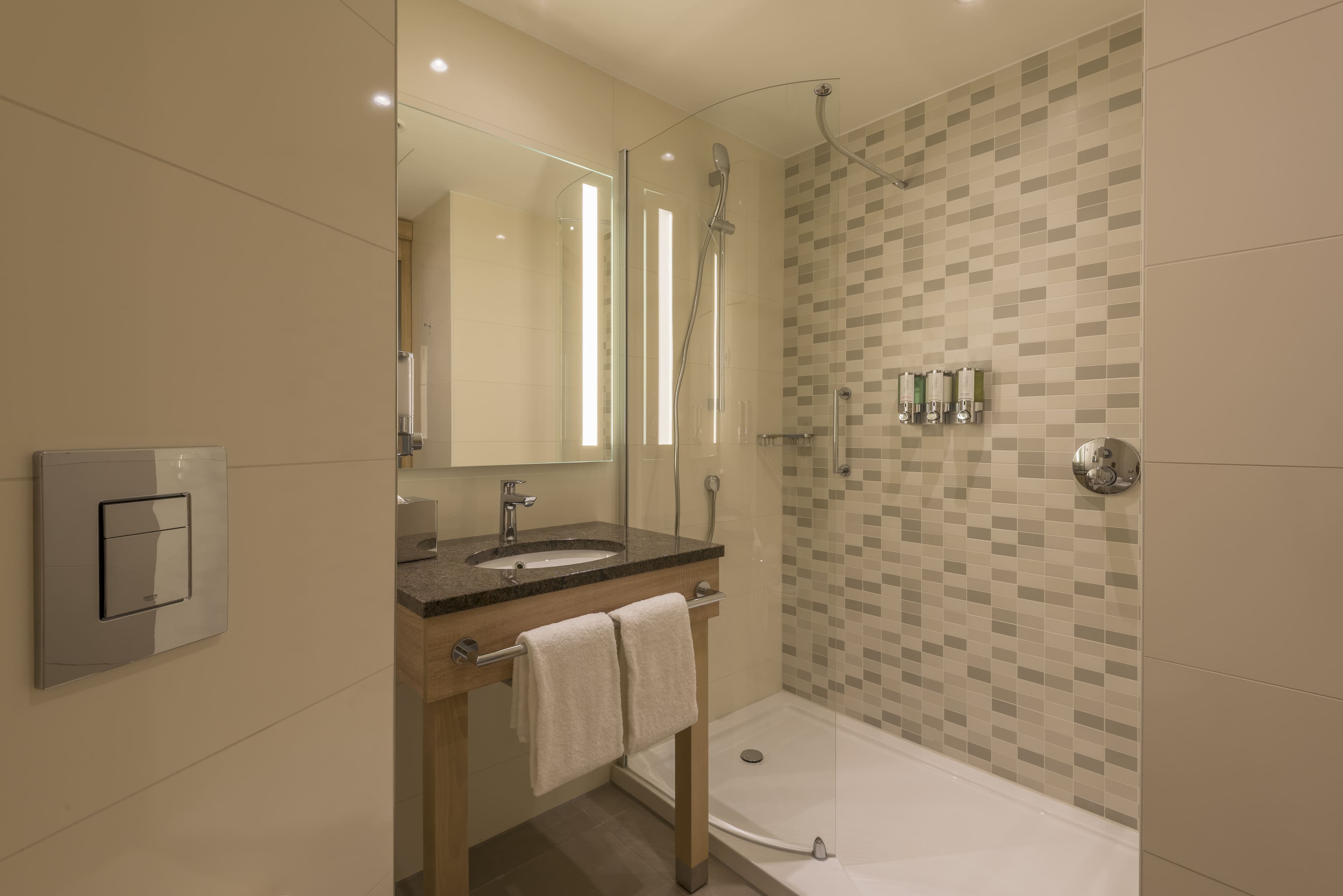 Hampton By Hilton Frankfurt Airport Ansicht 6