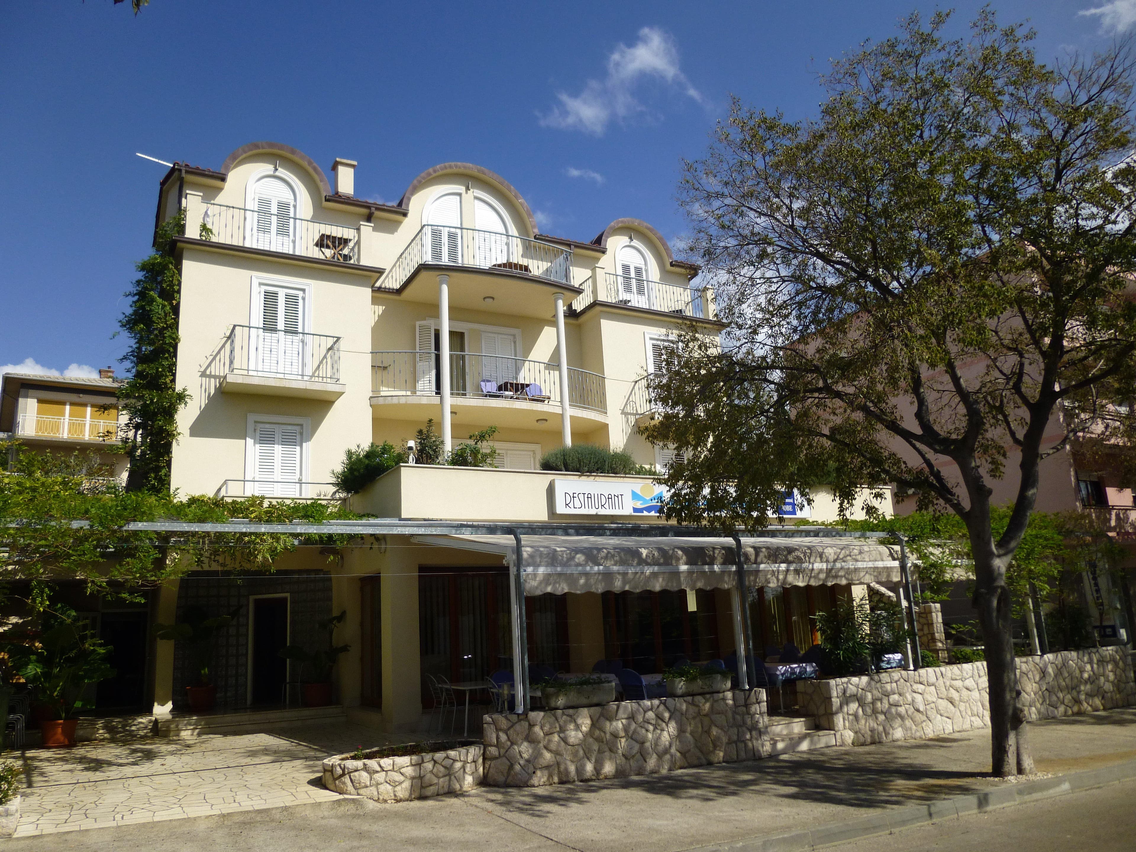 Hotel Maestral Ansicht 2