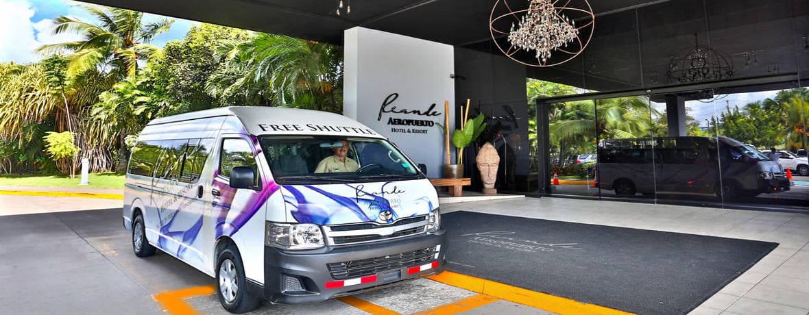 Hotel Riande Aeropuerto Ansicht 2