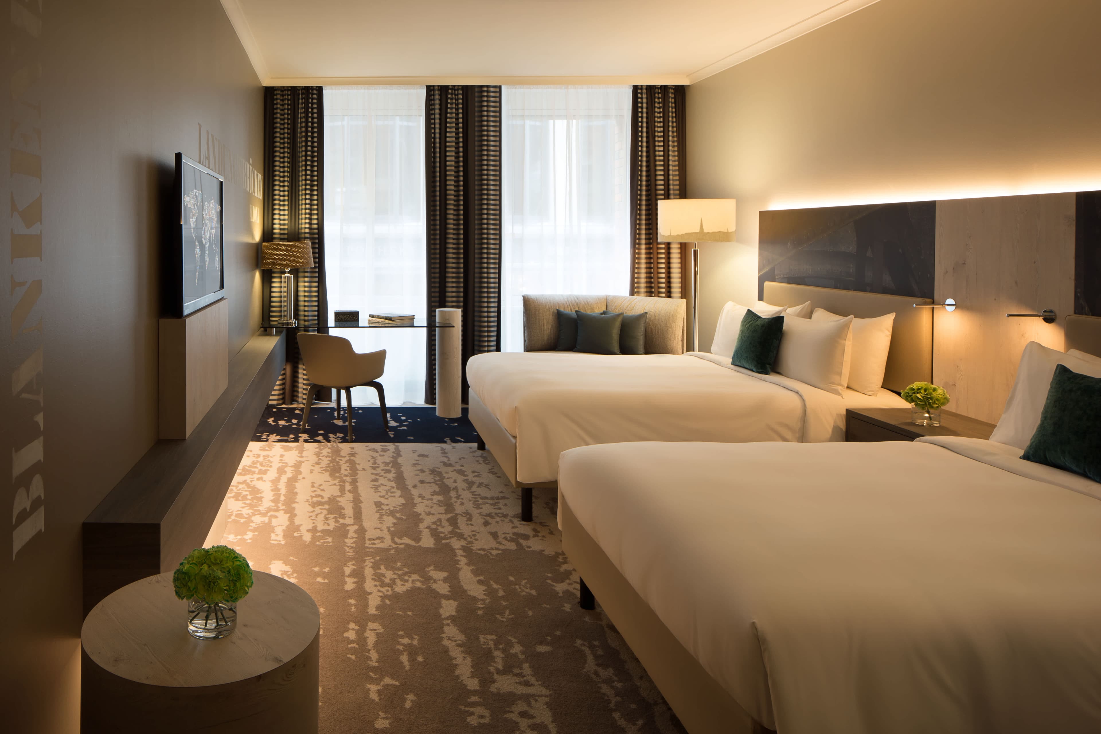 Renaissance Hamburg Hotel Ansicht 3