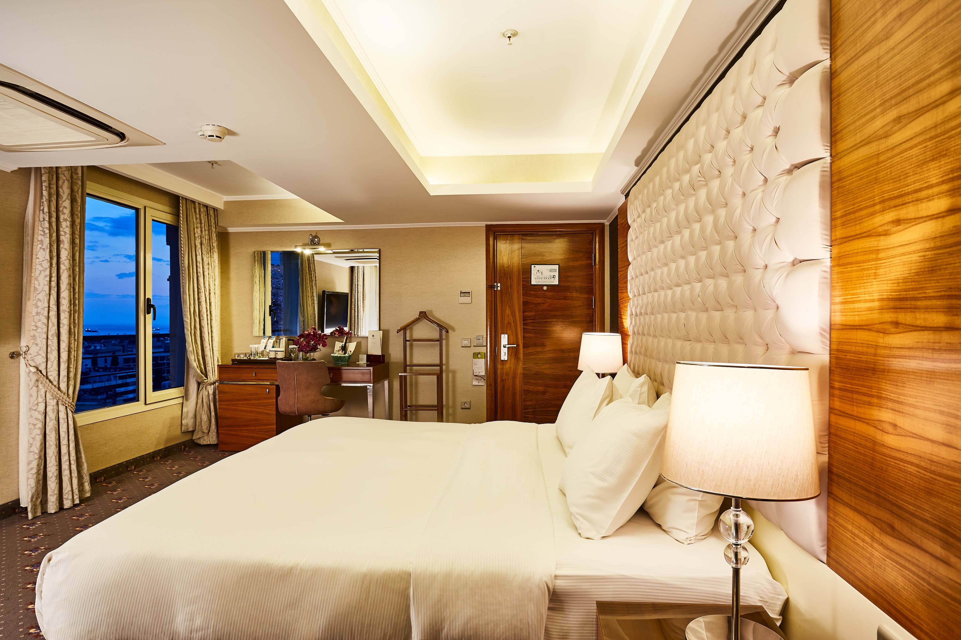 DoubleTree by Hilton Izmir - Alsancak Ansicht 3