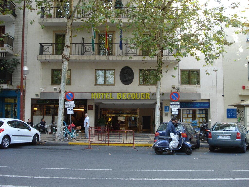 Hotel Becquer Ansicht 2